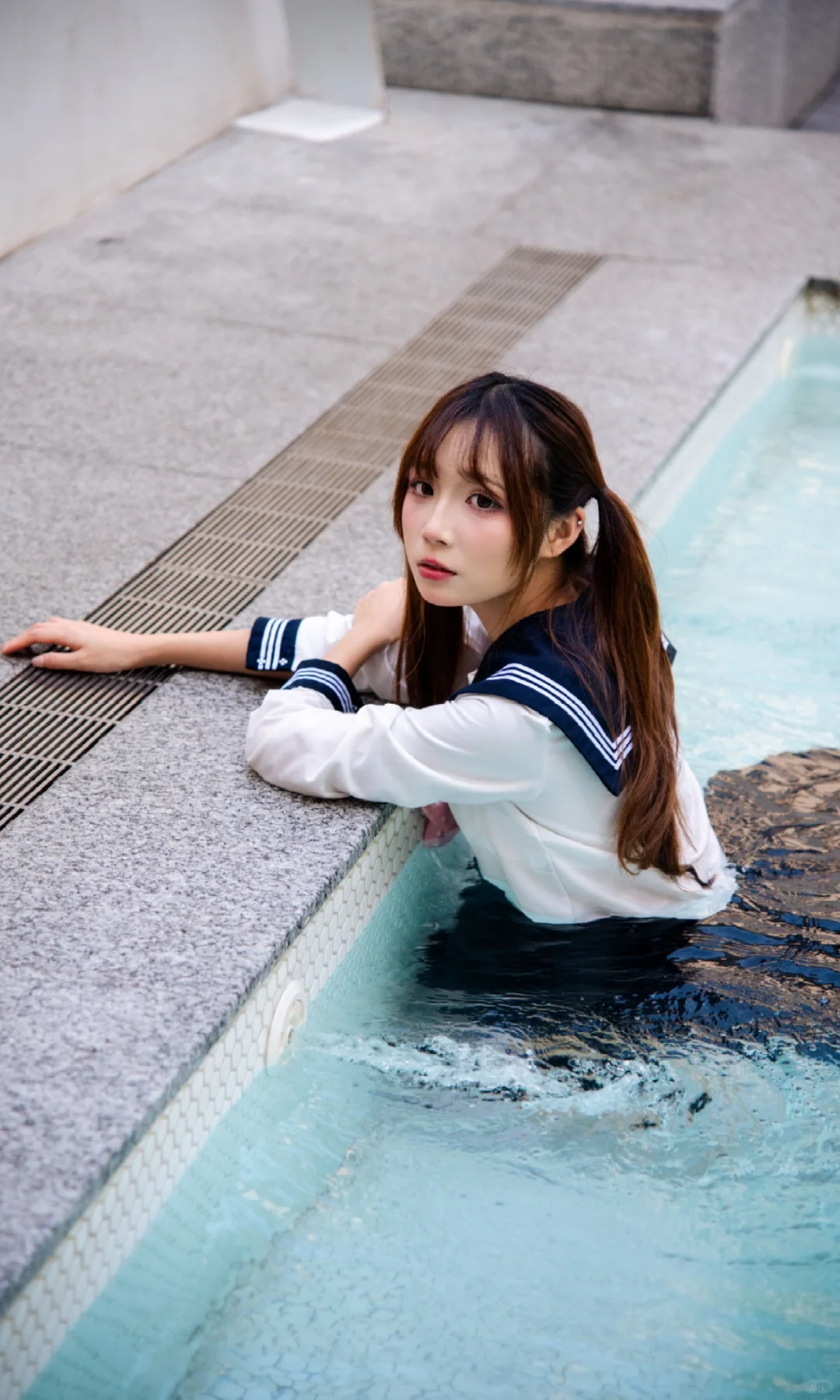 jk白丝温泉入水，美到爆！