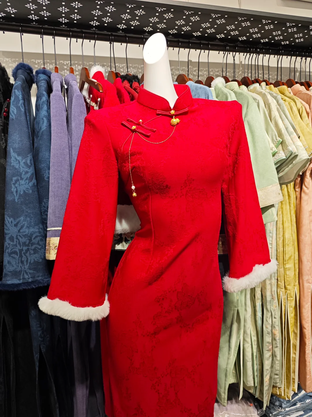 南昌八一广场旗袍百元)买了三件！开心