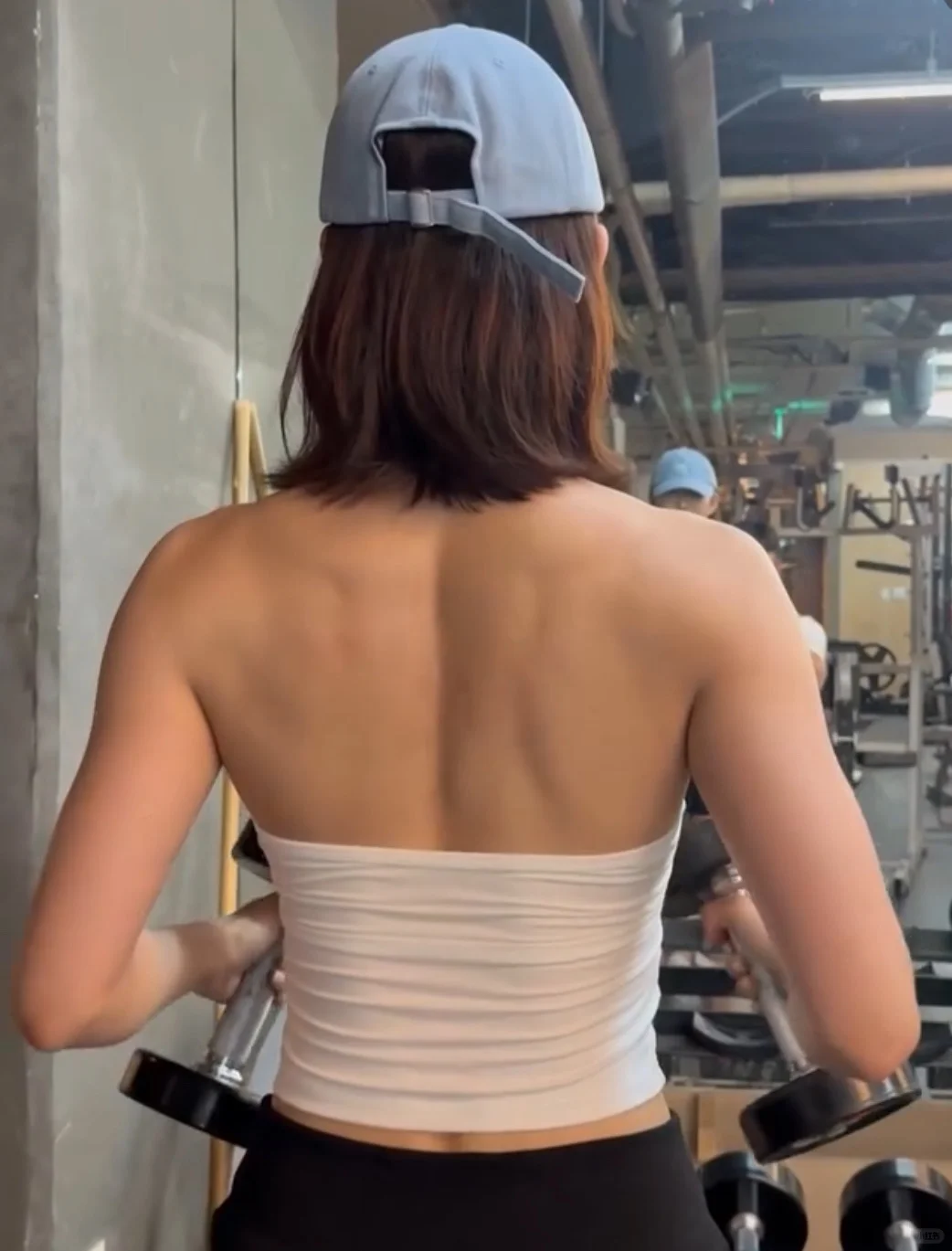 练了两个月的背有效果么