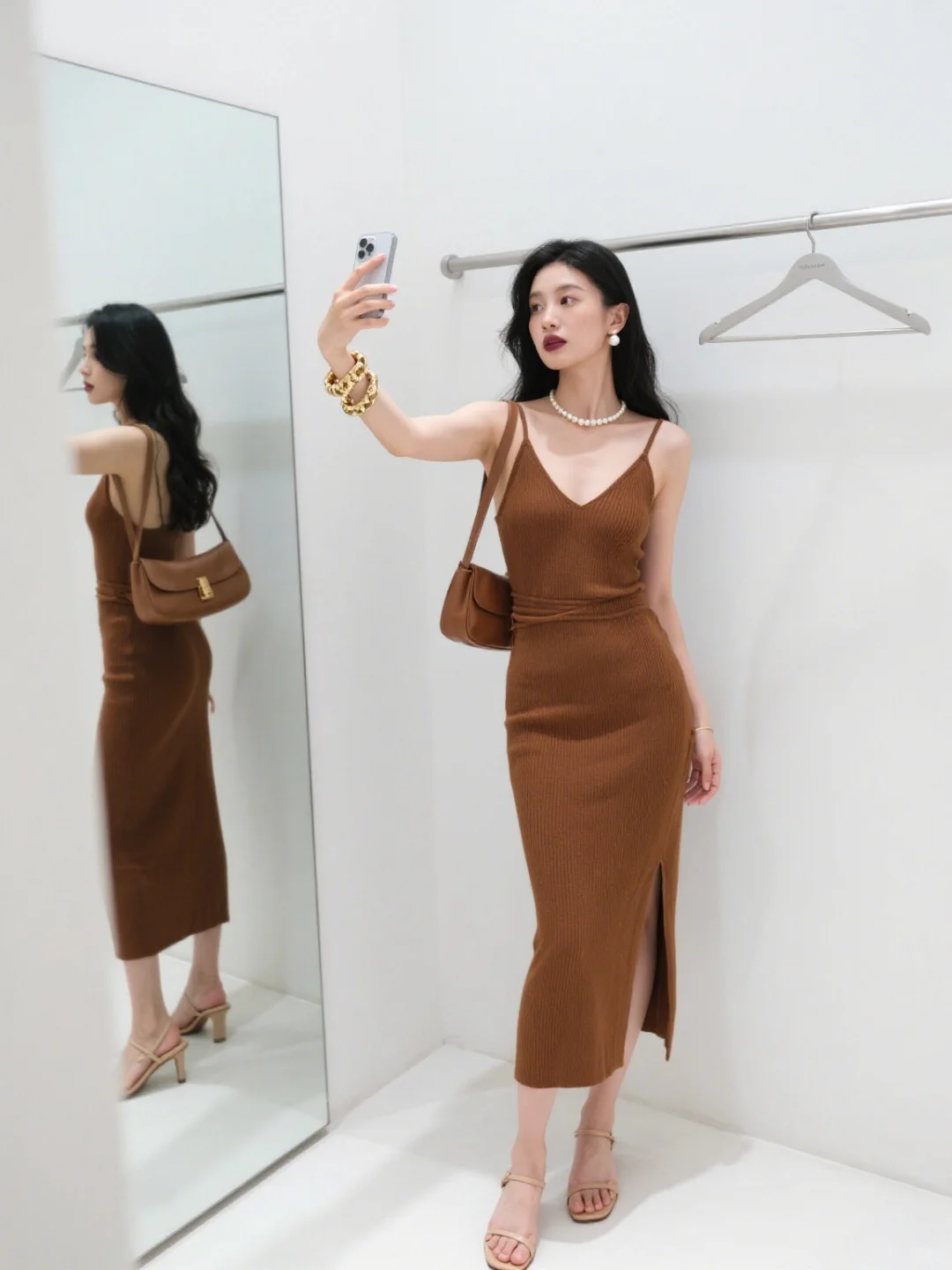 纯欲钓系！焦糖吊带裙，沙漏腰拿捏