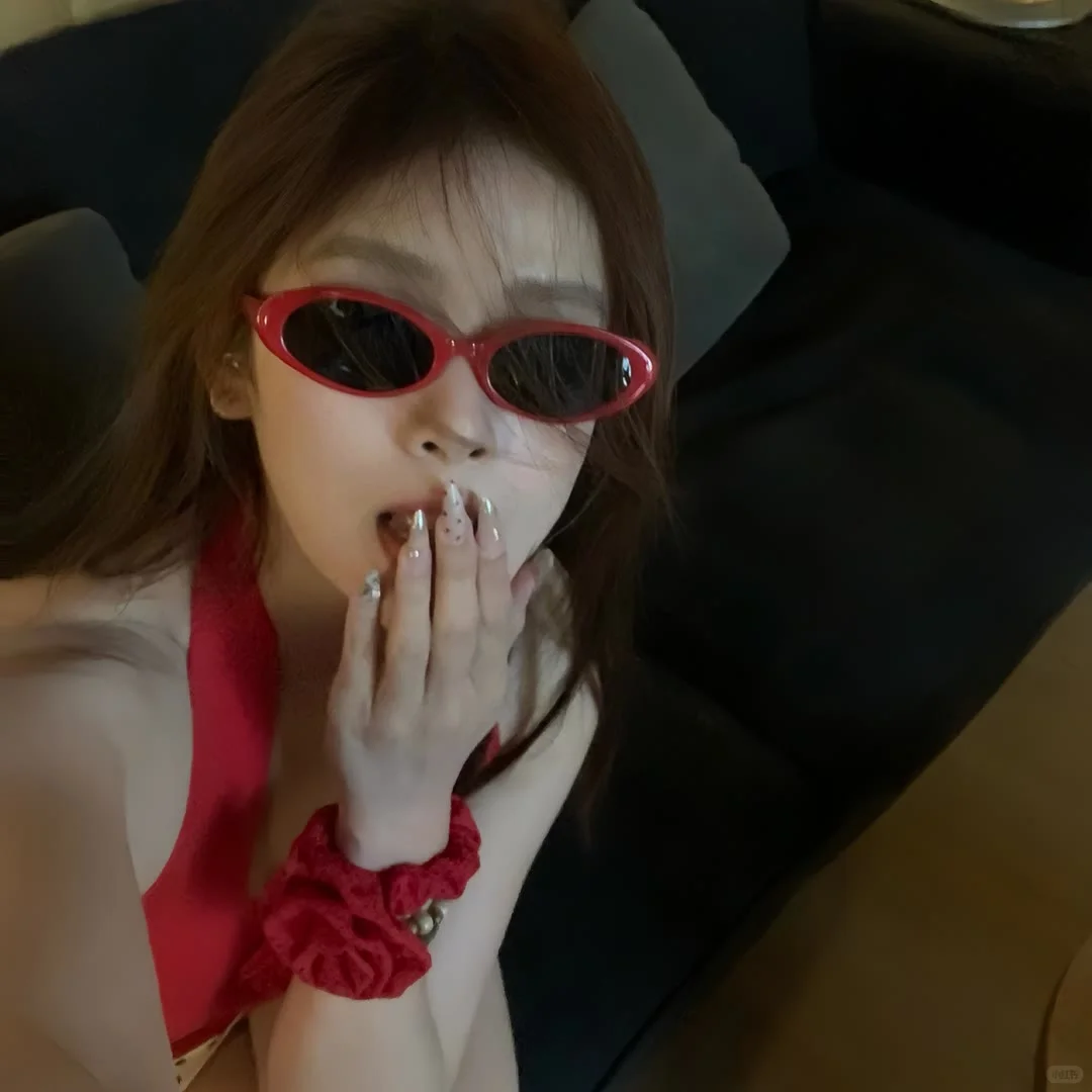 她不属于你的时候最迷人．