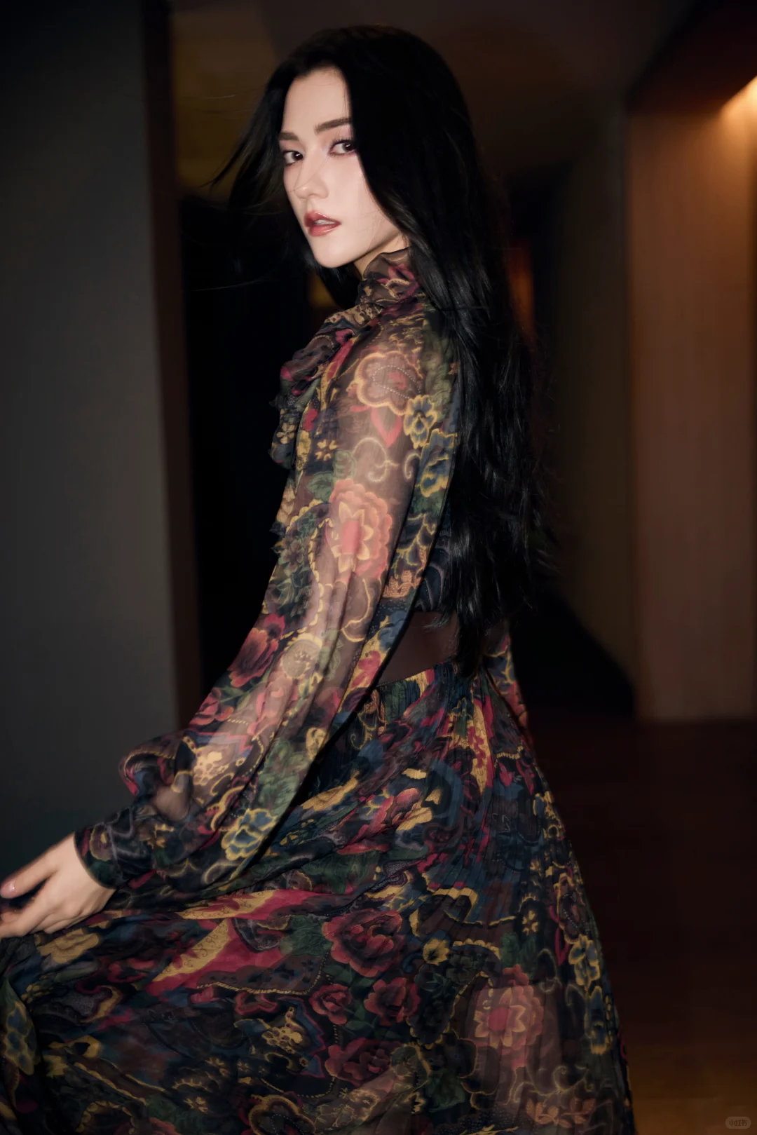 黑长直清冷美的娜然