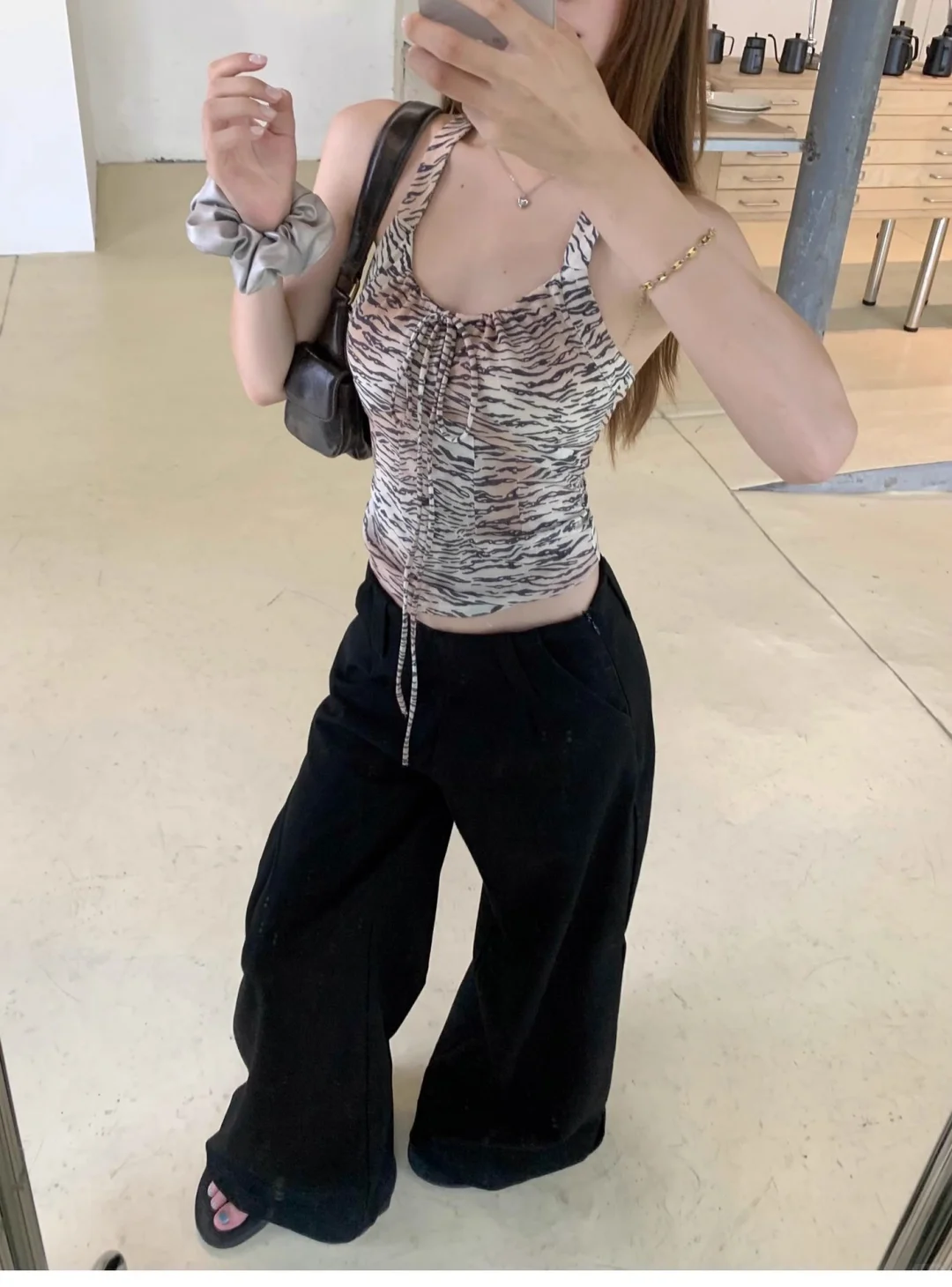 无敌的豹纹吊带背心🎽