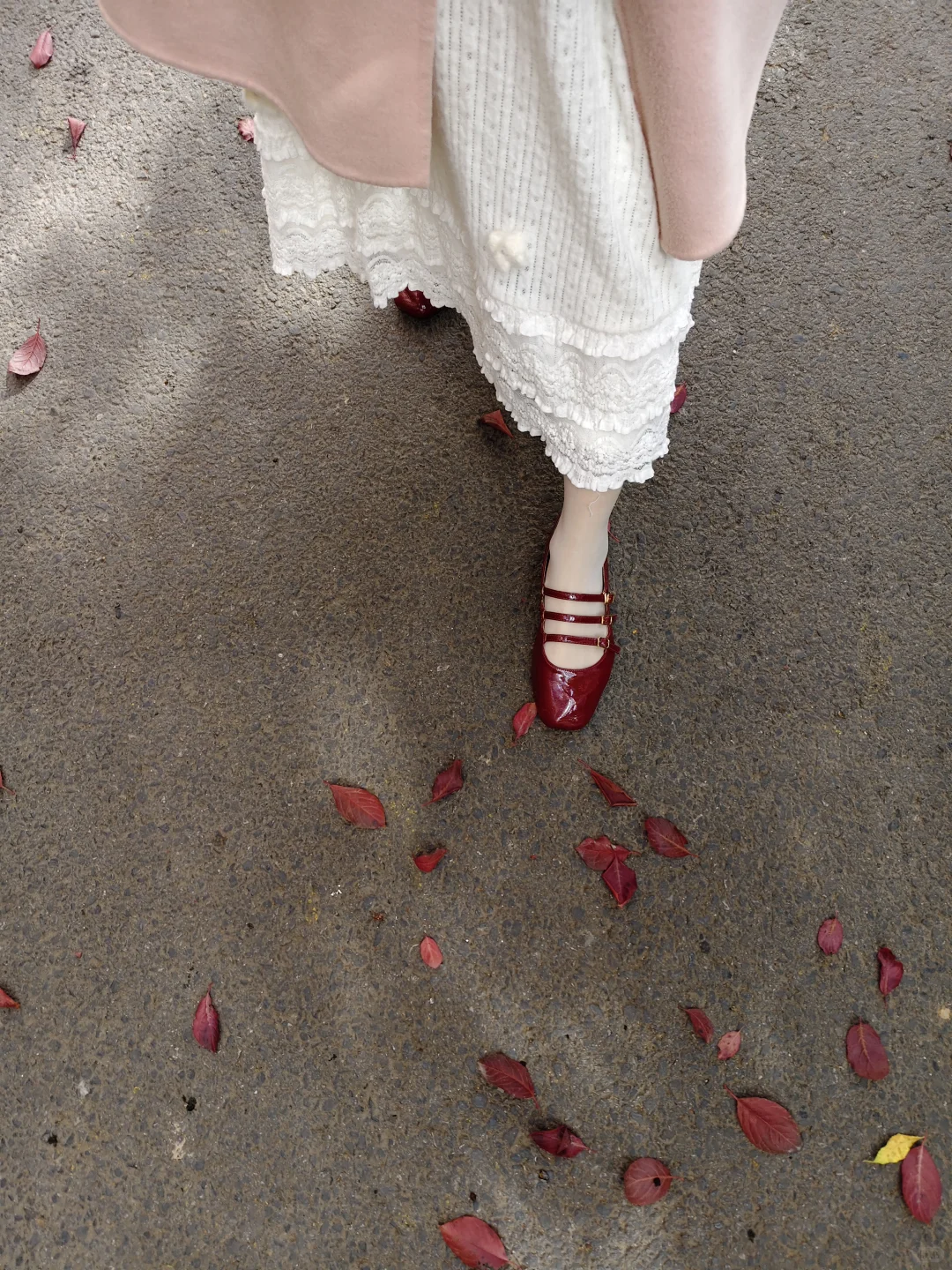 第一次穿白丝，不是小腿袜了