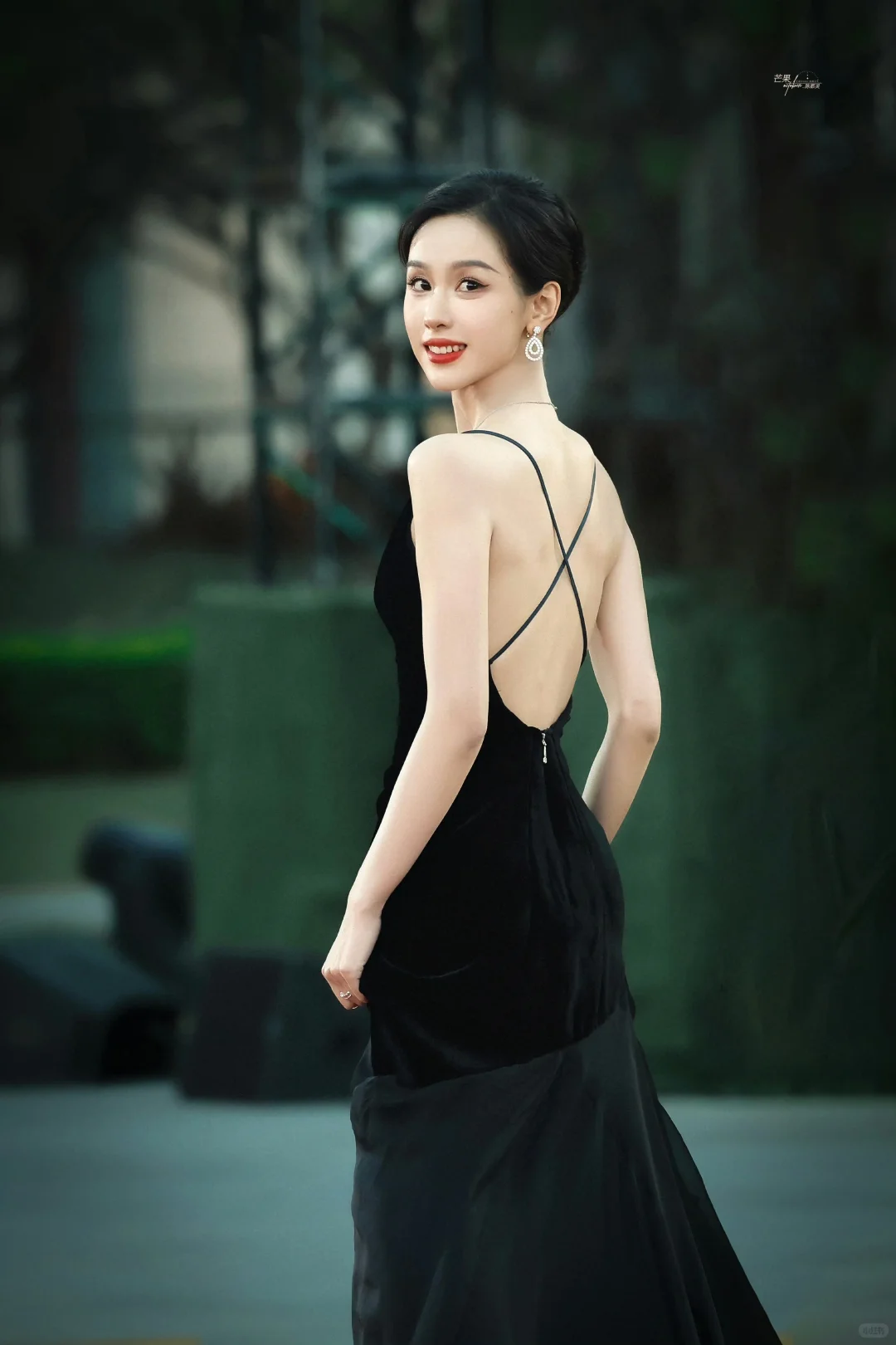 陈都灵金鸡奖红毯造型，具象化的清冷美人