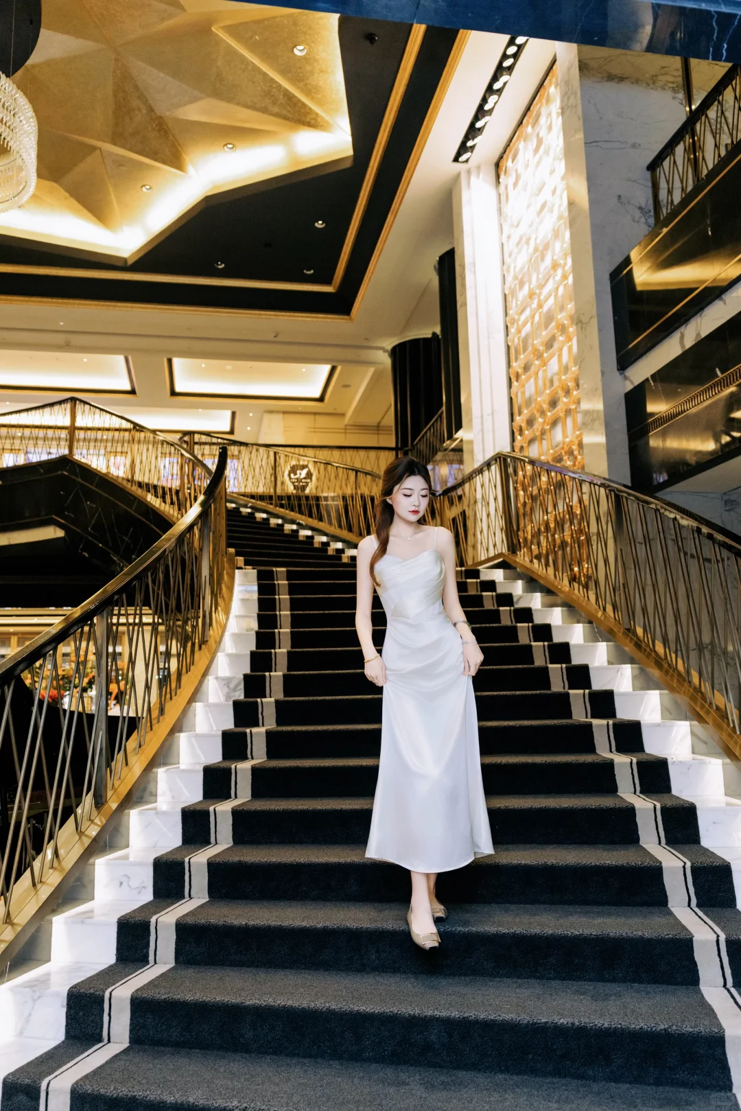 📷酒店走廊变身秀场？教你拍女明星下班神图