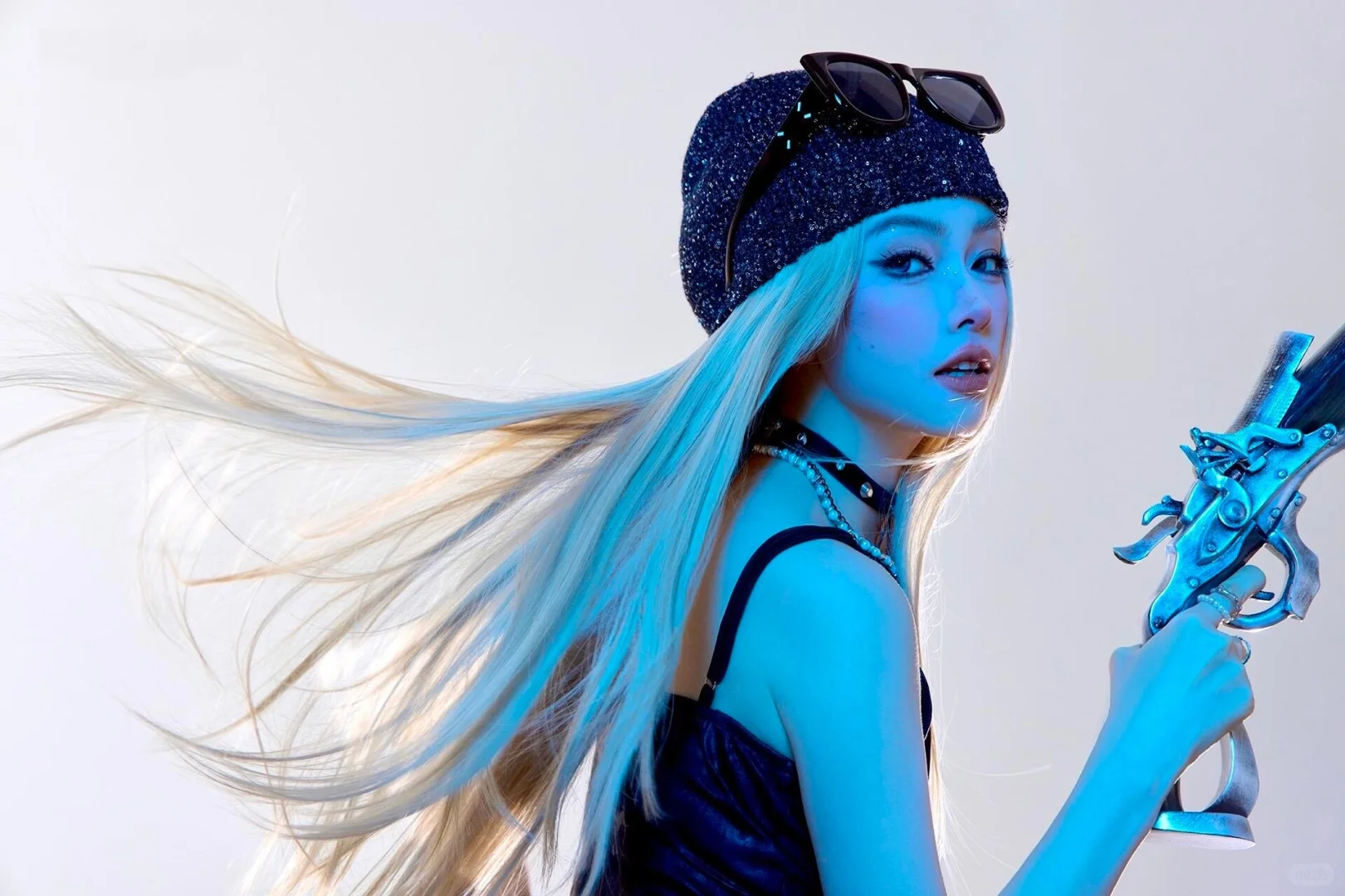 这组真的炸裂了！太酷了！金发+帅女