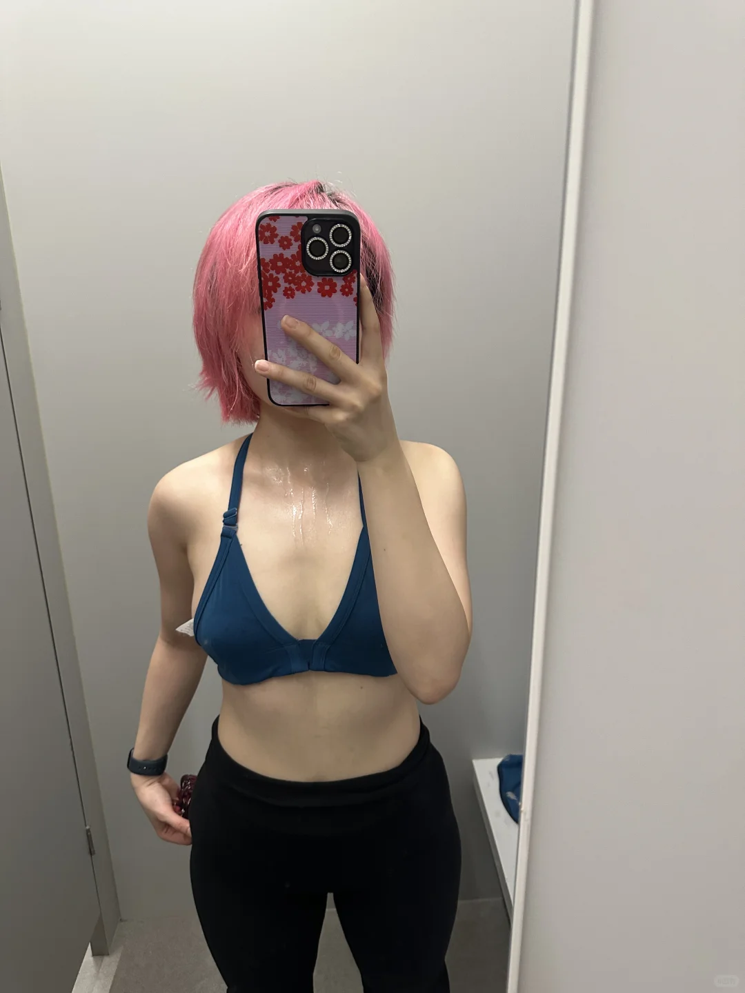 除了漂亮一无是处的运动bra