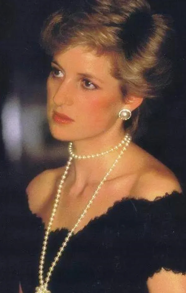 👑戴妃的珍珠｜优雅是她最温柔的“反叛武器”