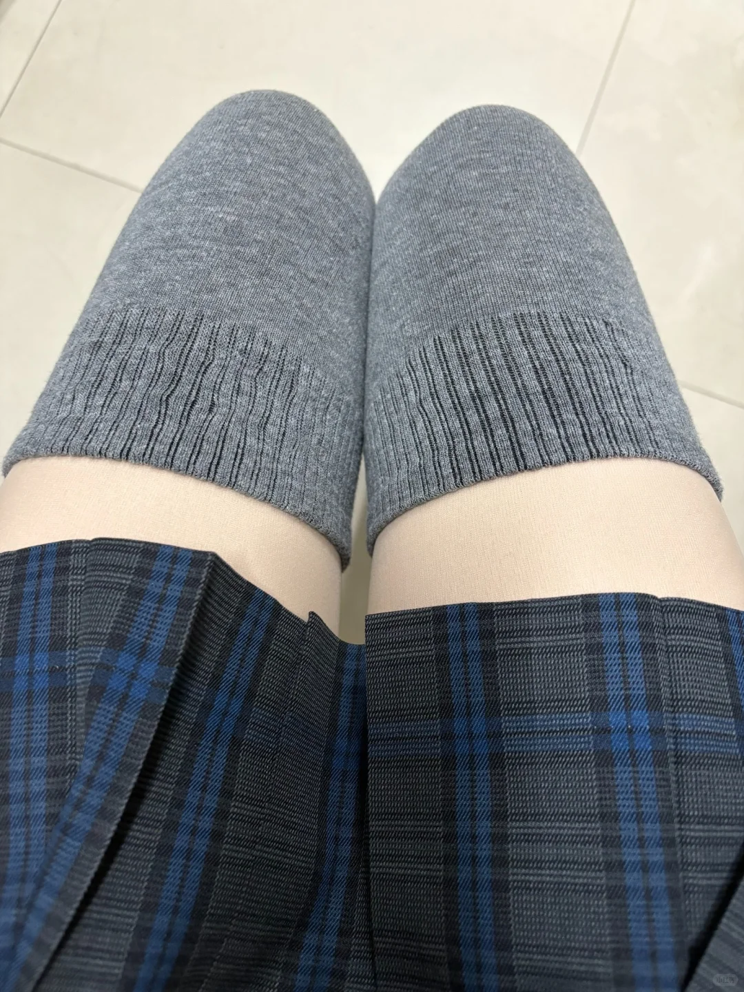 一整天都乖乖呆在膝盖上的过膝袜谁能不爱啊