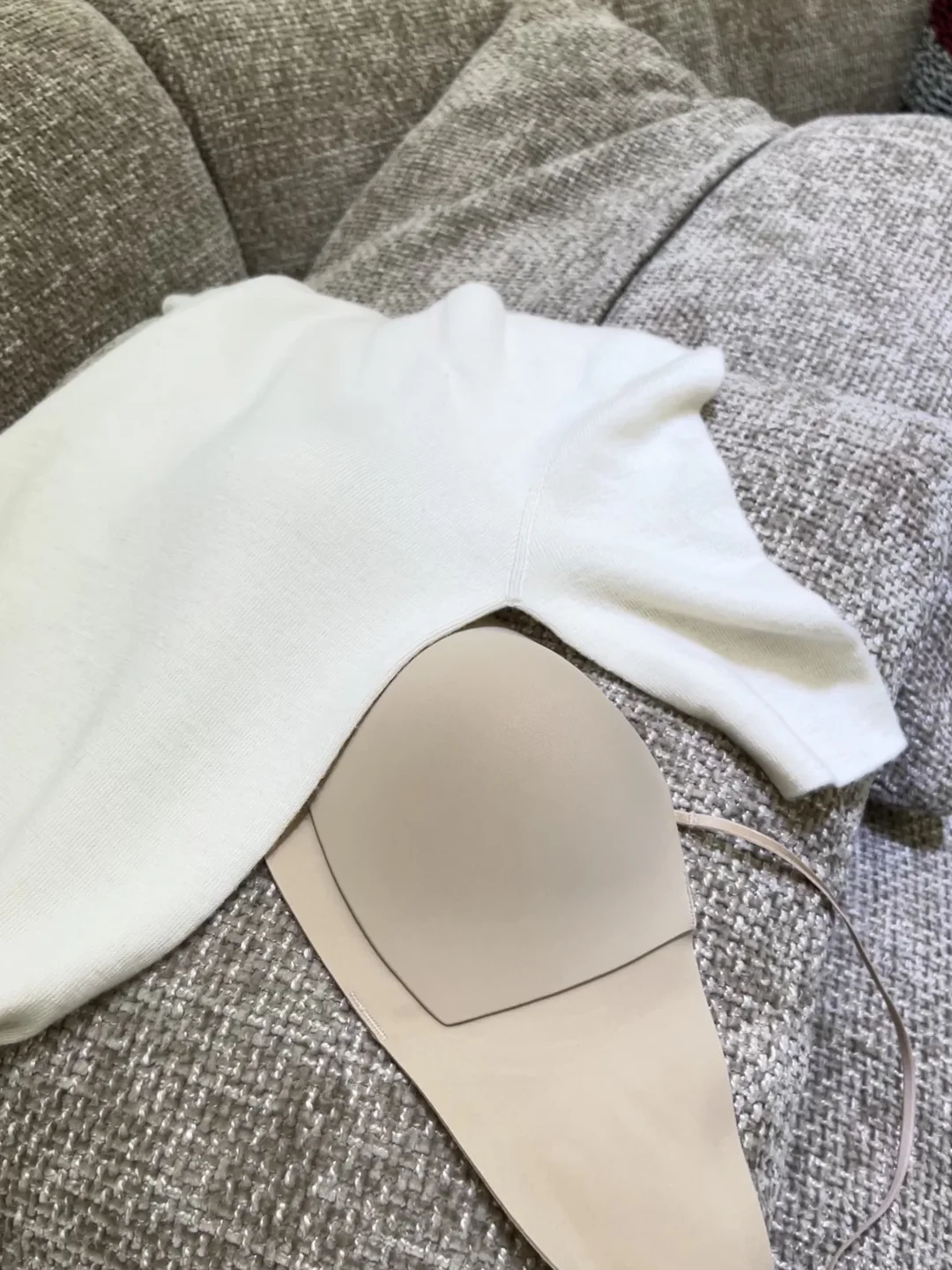 黄一白的天菜粉底液内衣我找到了！