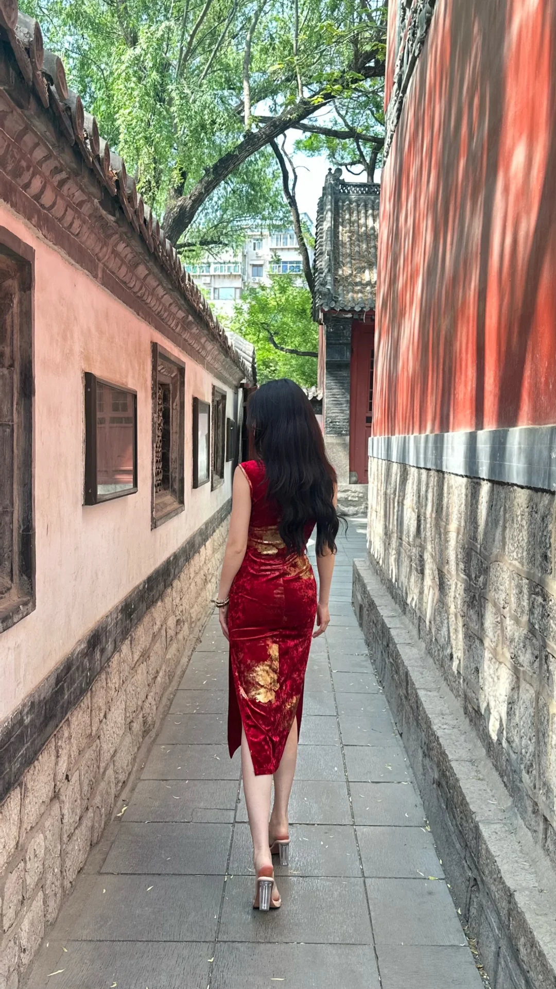 “旗袍与趵突泉”