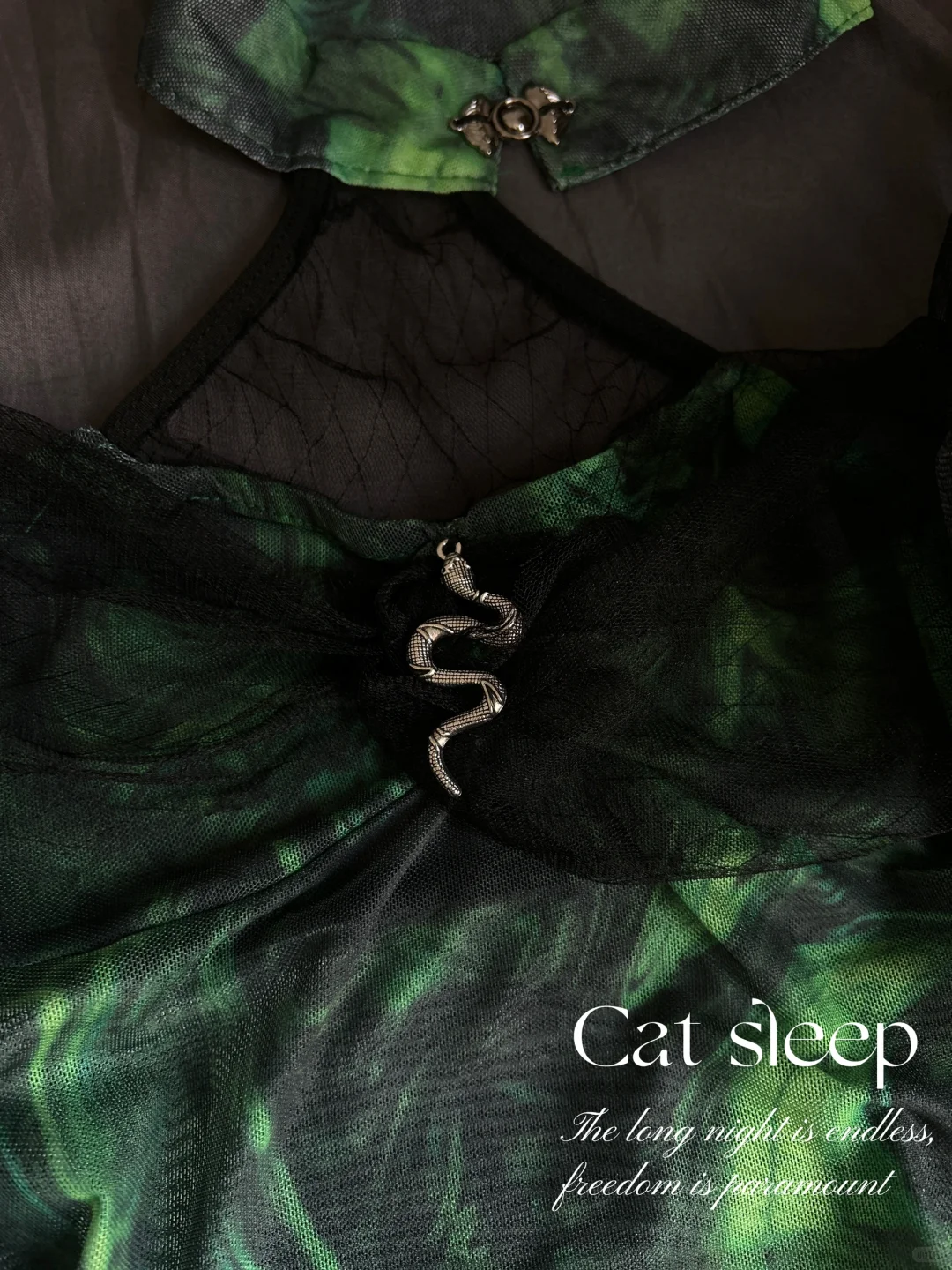 左滑帮我上身～｜青蛇旗袍🐍