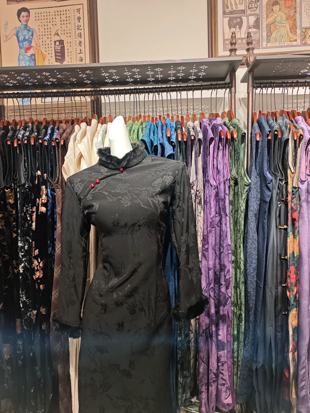 南昌八一广场旗袍百元)买了三件！开心