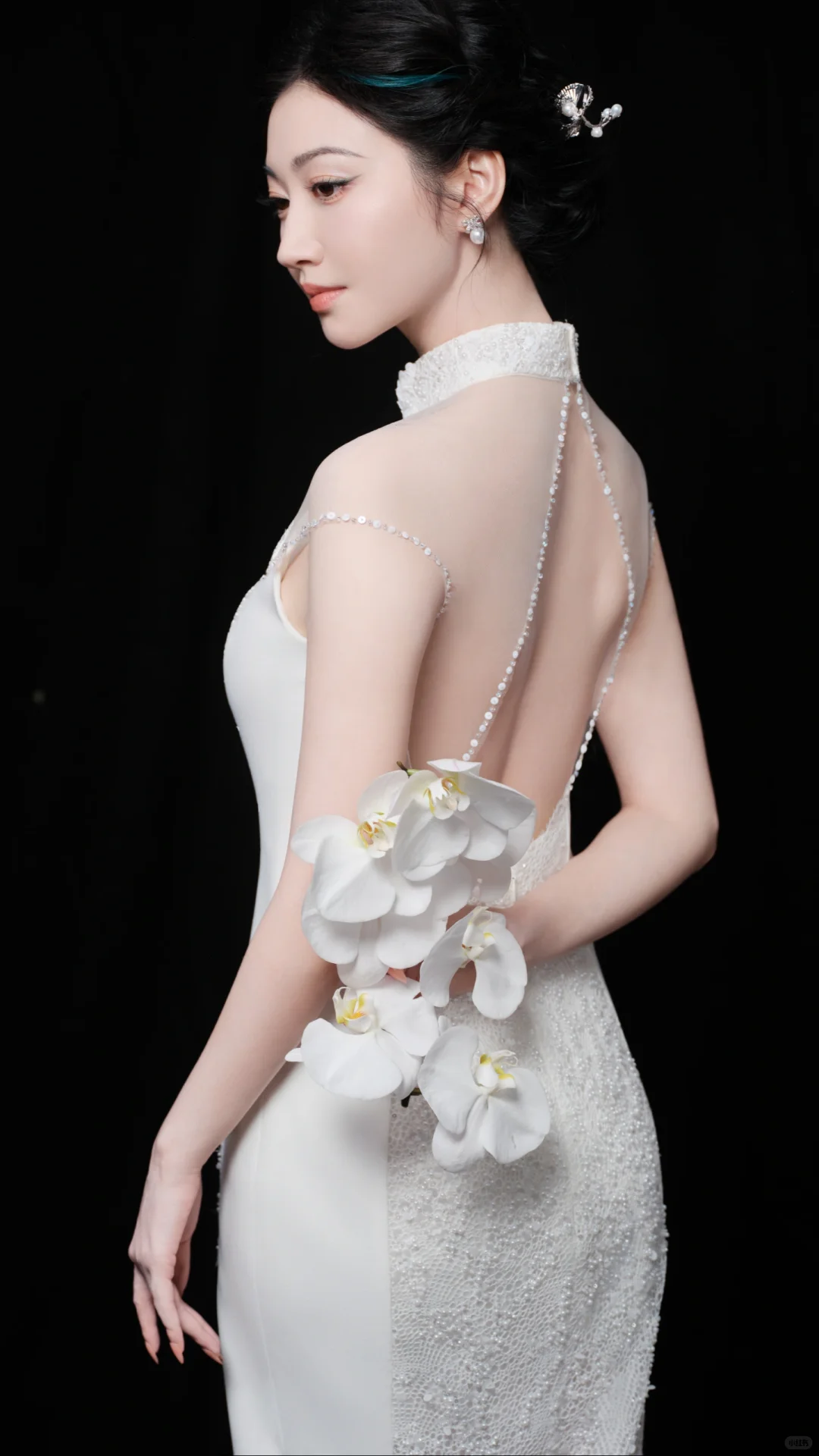 景甜｜露背挂脖旗袍，这也太美了！