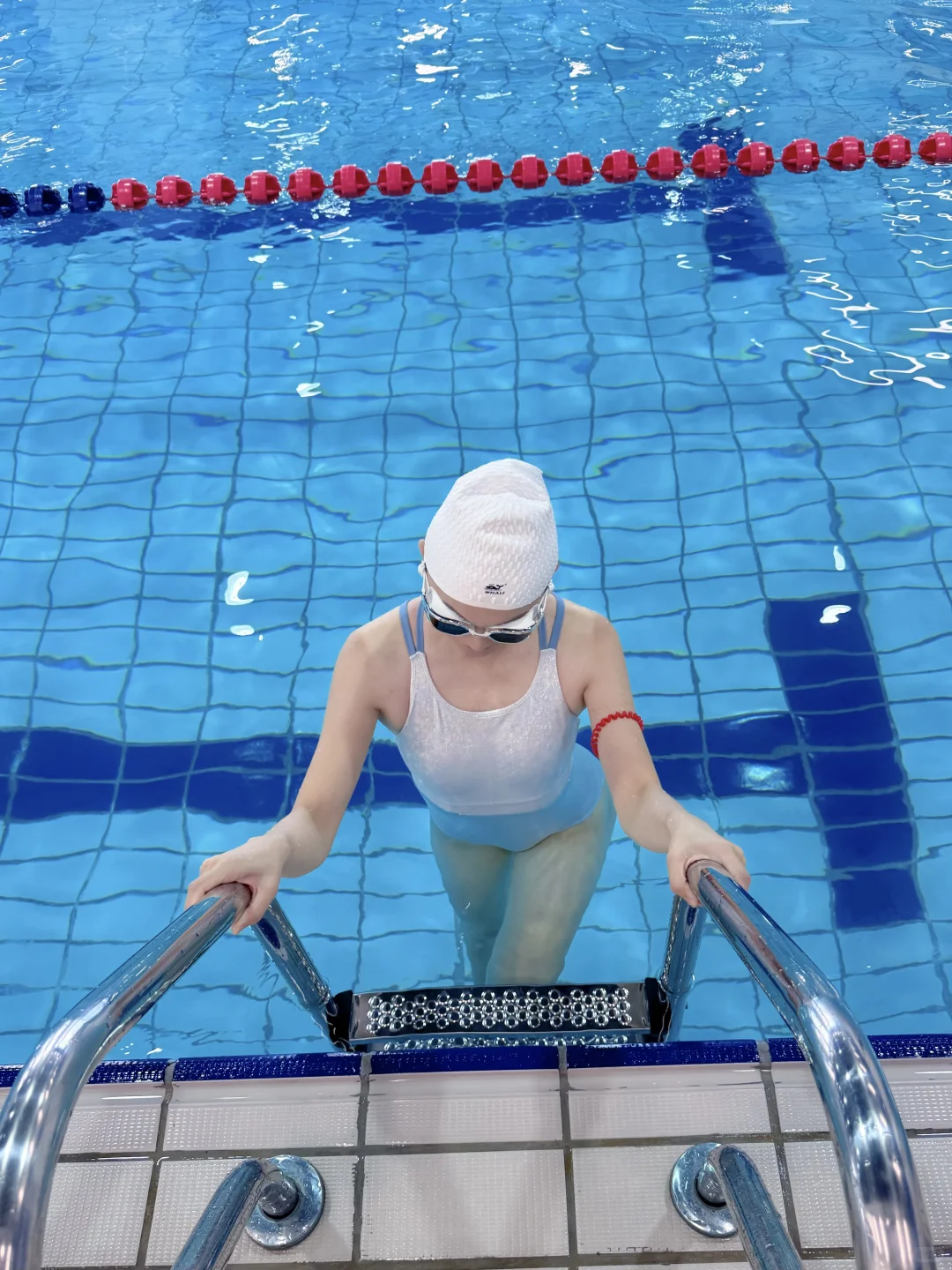 游完泳随手拍，被这件白月光泳衣美到了！