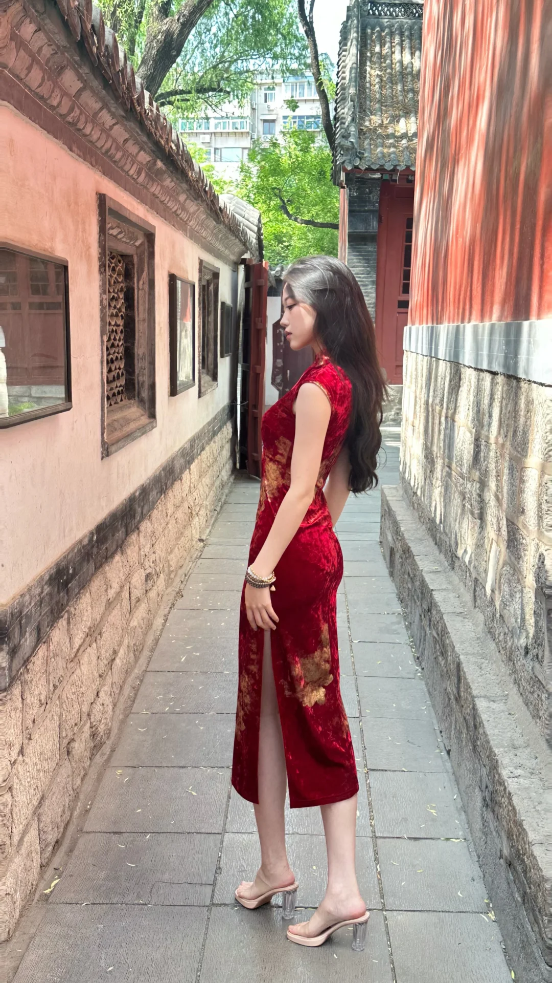 “旗袍与趵突泉”