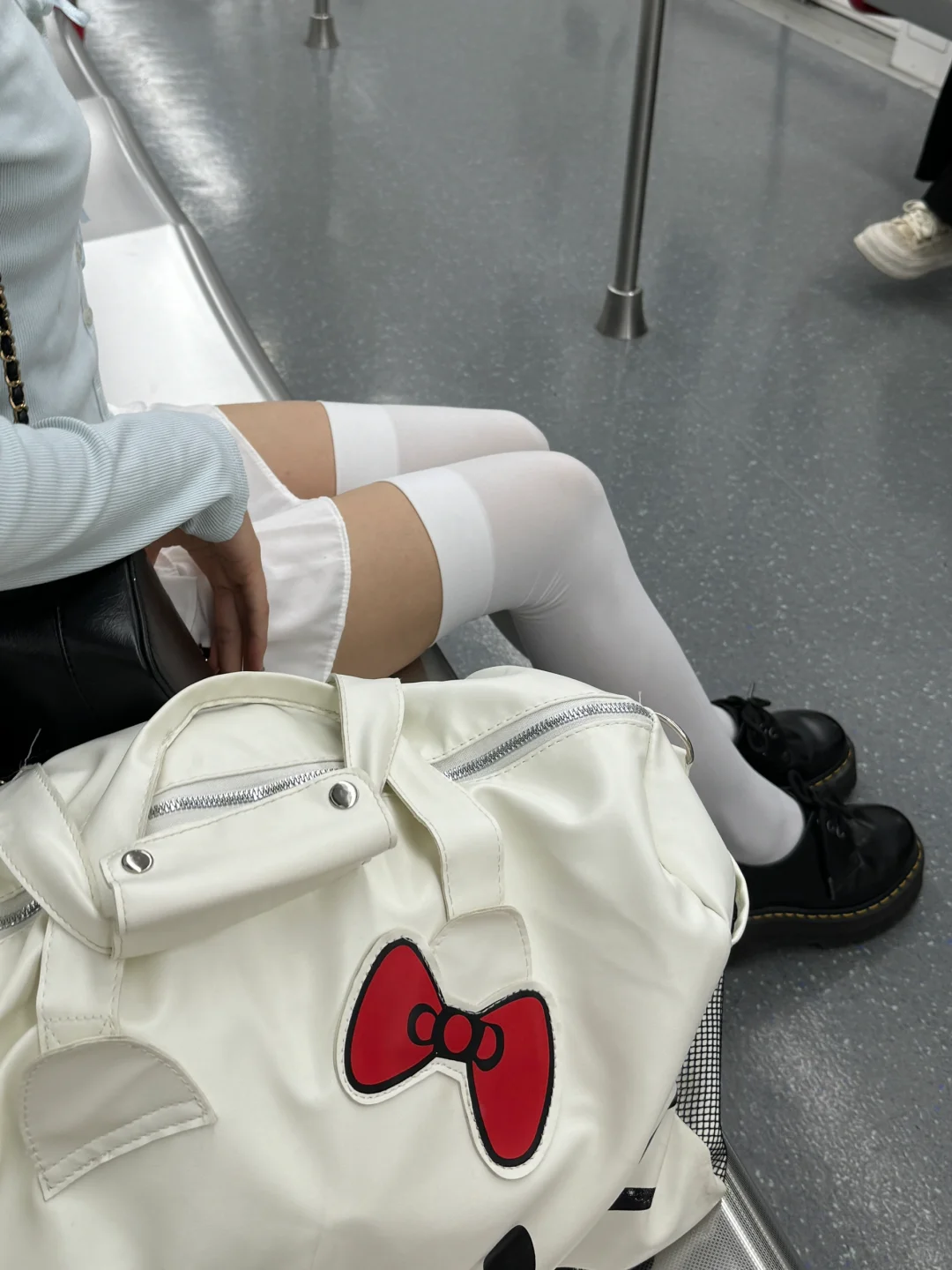 纯欲感爆棚！白色过膝袜就是显瘦天菜（live图