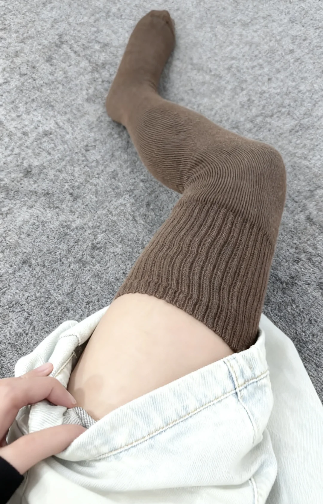 老了，不想穿秋裤就穿过膝袜