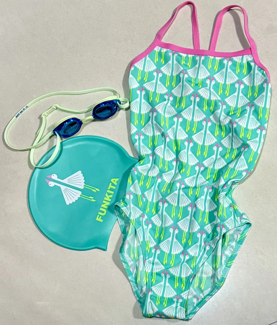 这件泳衣真的太少女了～～～