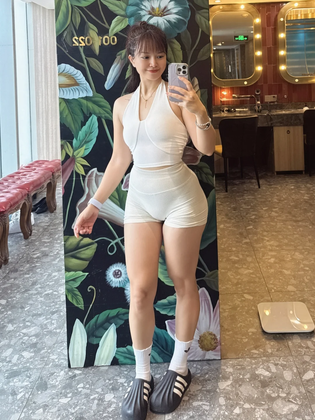 大背影真的很好看～💦