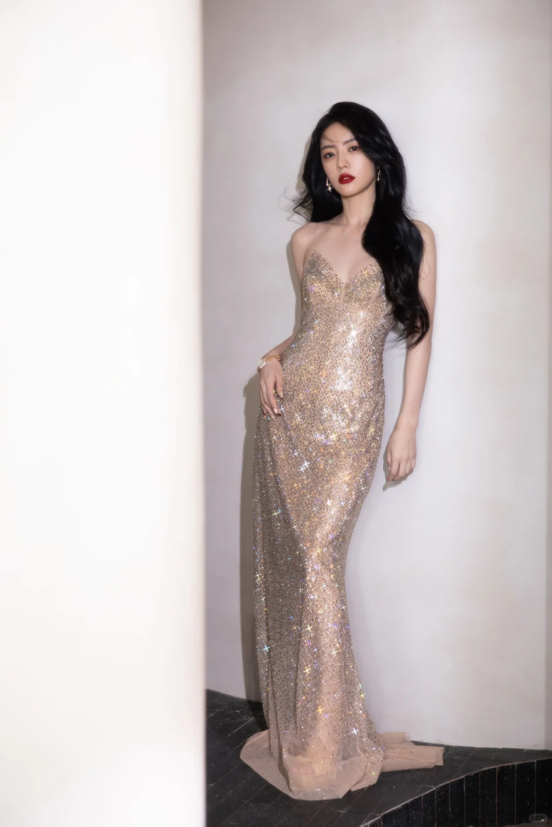 蔡文静｜优雅大片红唇卷发闪钻礼裙曼妙婀娜