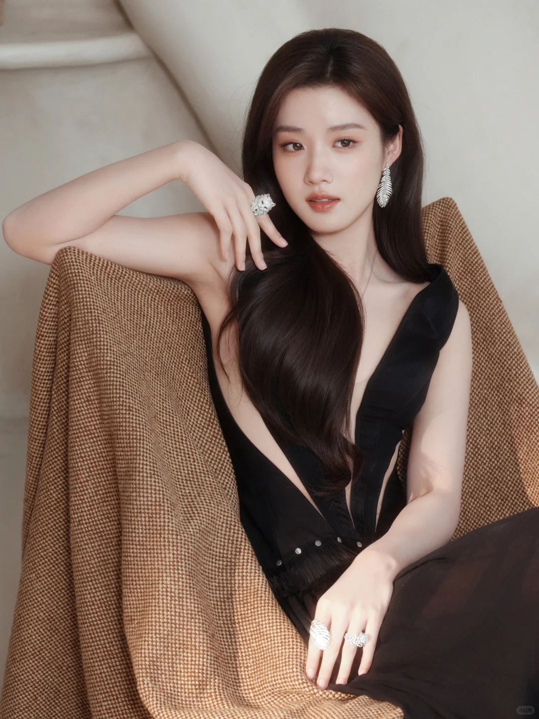 卢昱晓|深V开到腰+百万珠宝～这是要迷鼠谁