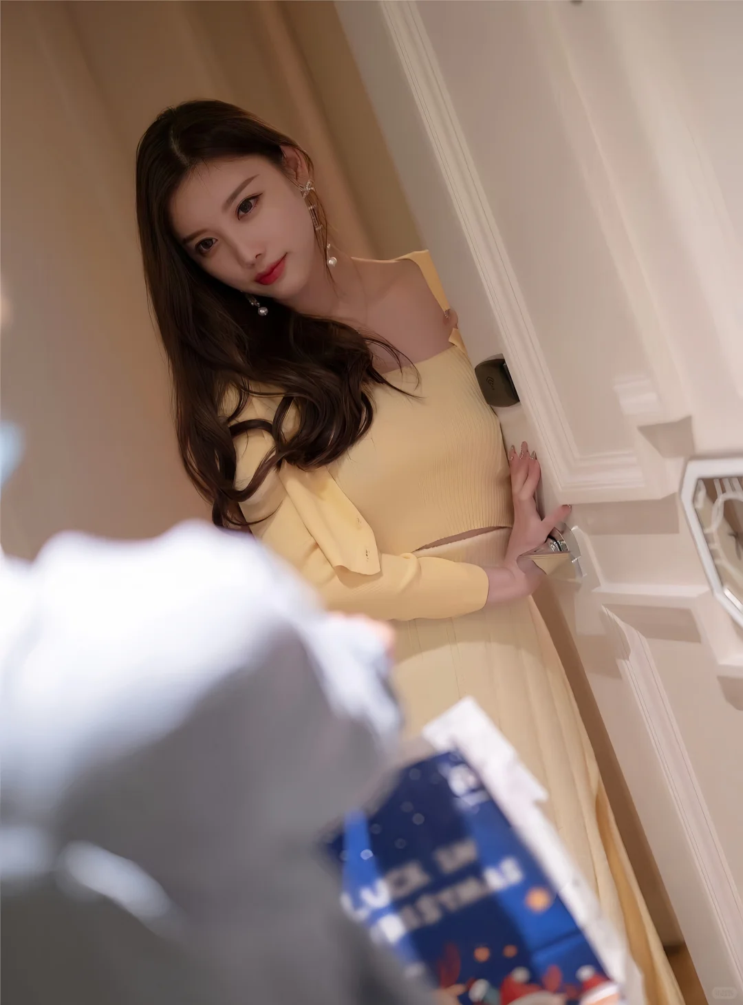 杨晨晨｜淡黄色长裙～身材真好！