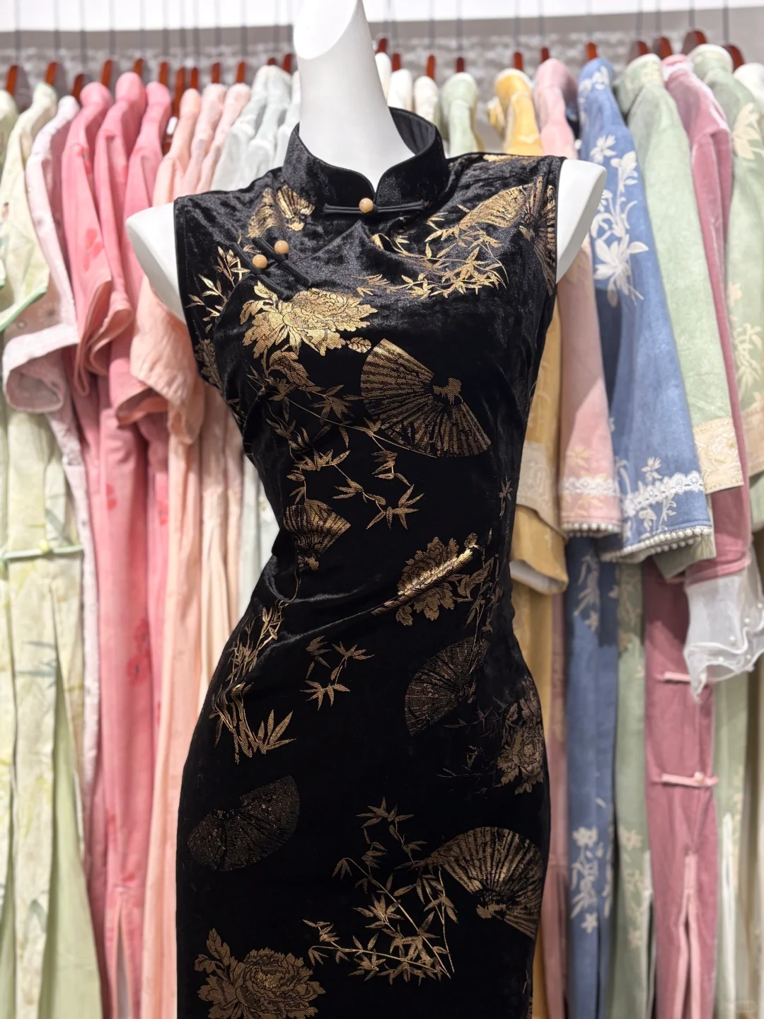 南昌八一广场旗袍百元)买了三件！开心