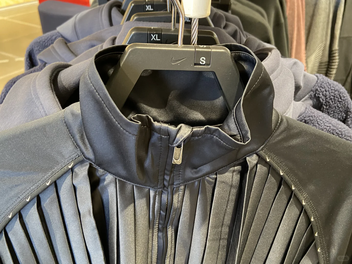 Nike Swoosh 立领休闲夹克外套 黑色 女款