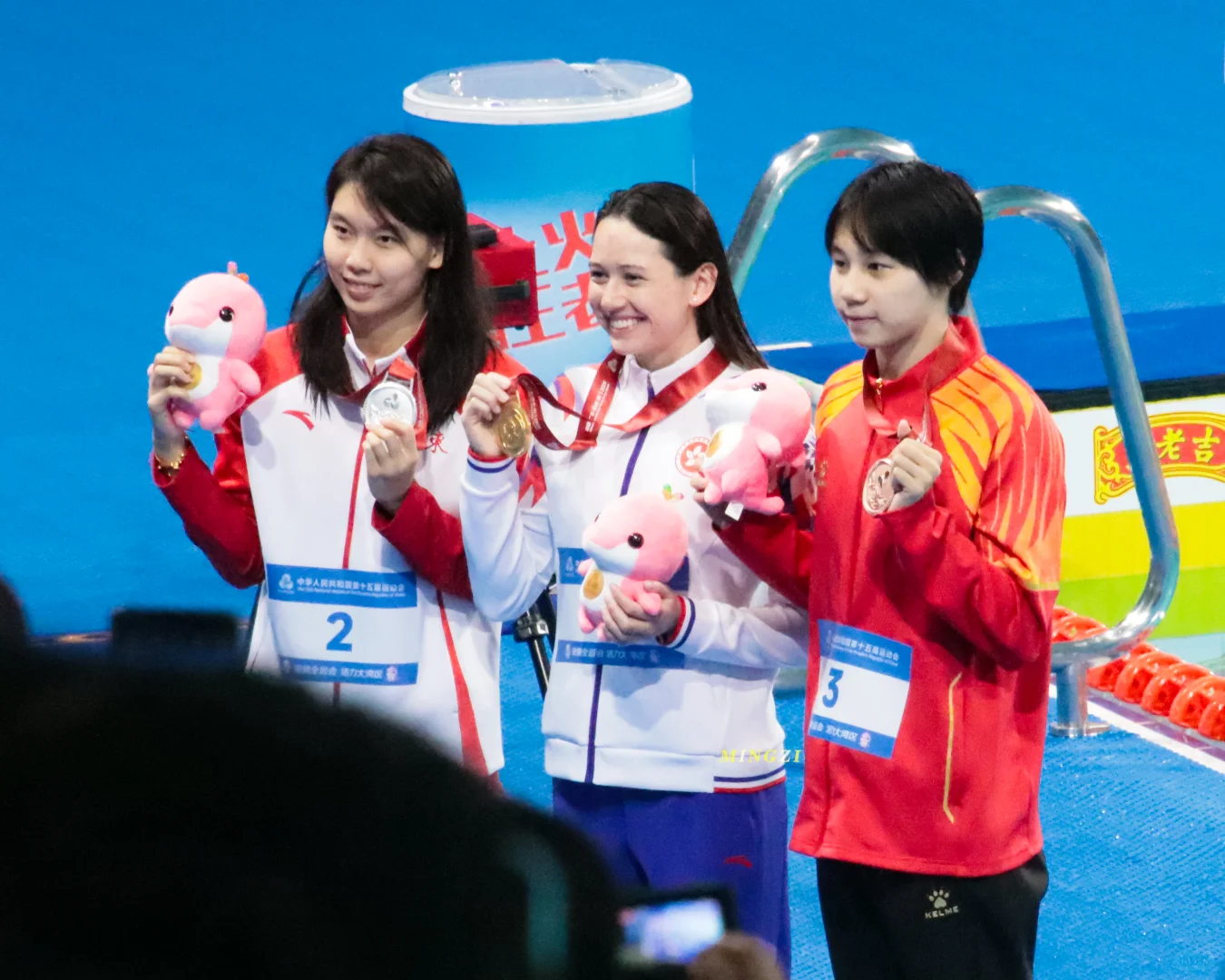 祝福两位游得很快的女嘉宾牵手成功😊