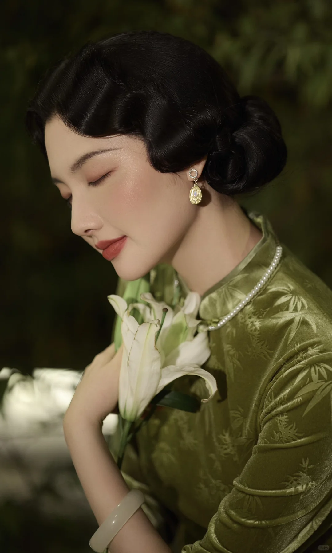 在江南写上一封信名为：青春《旗袍夜影》