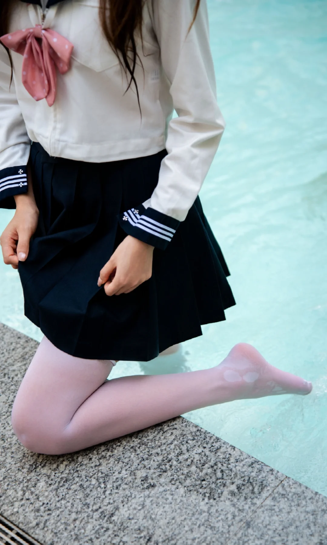 jk白丝温泉入水，美到爆！