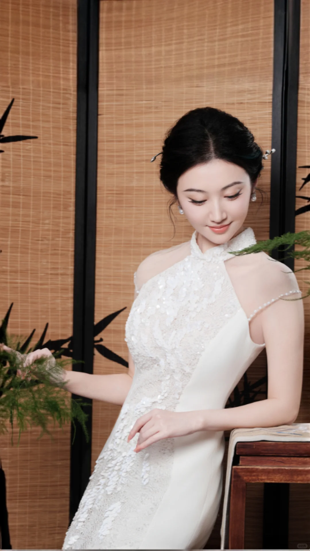 景甜｜露背挂脖旗袍，这也太美了！