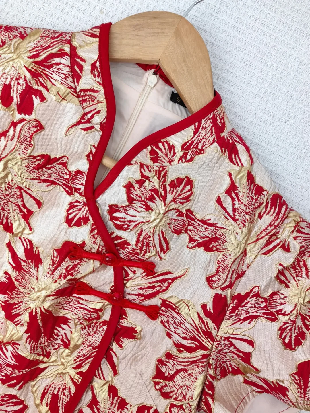 高品立体刺绣提花旗袍