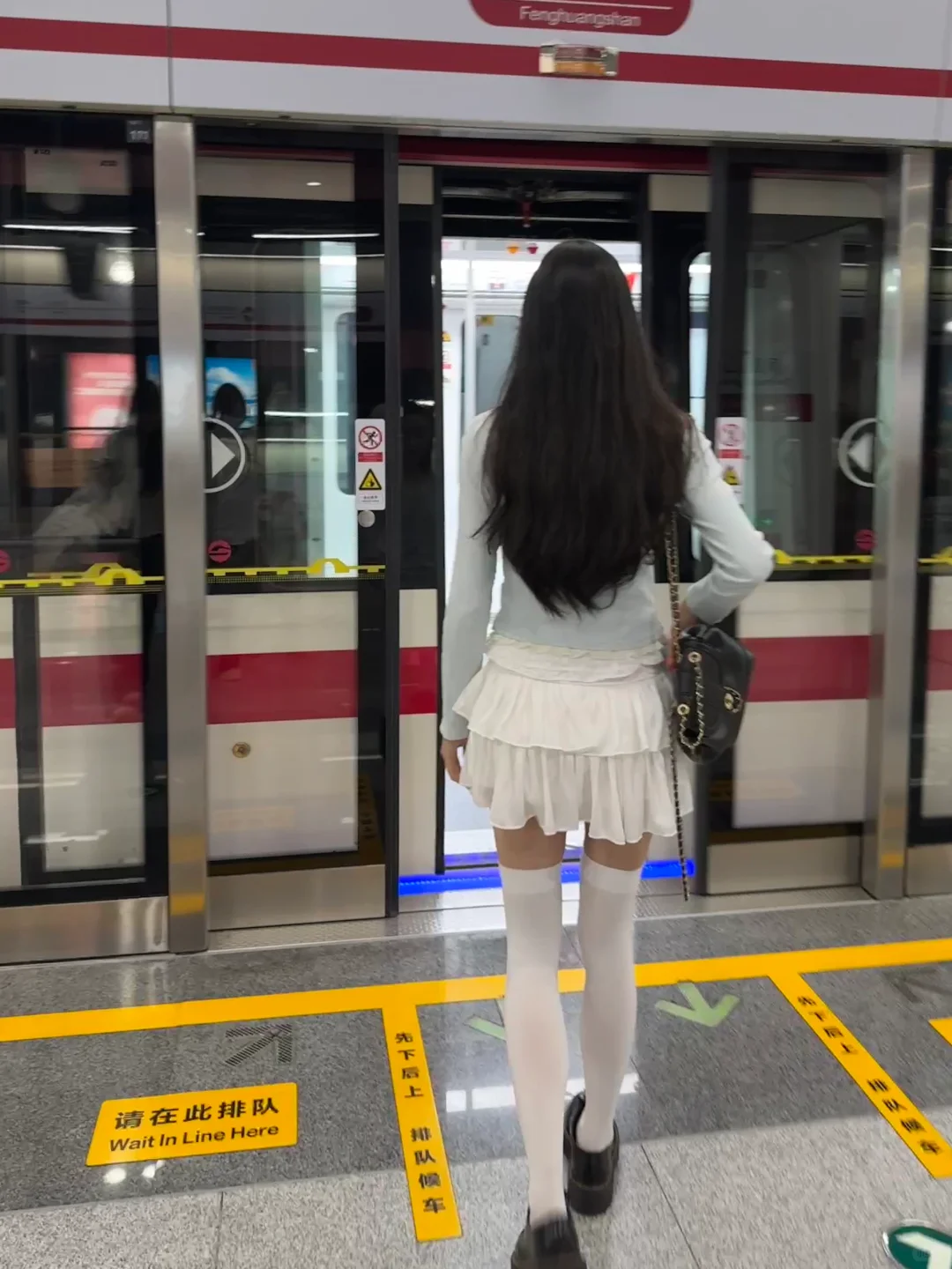 06女大 第一次感受到白色过膝袜的魅力！