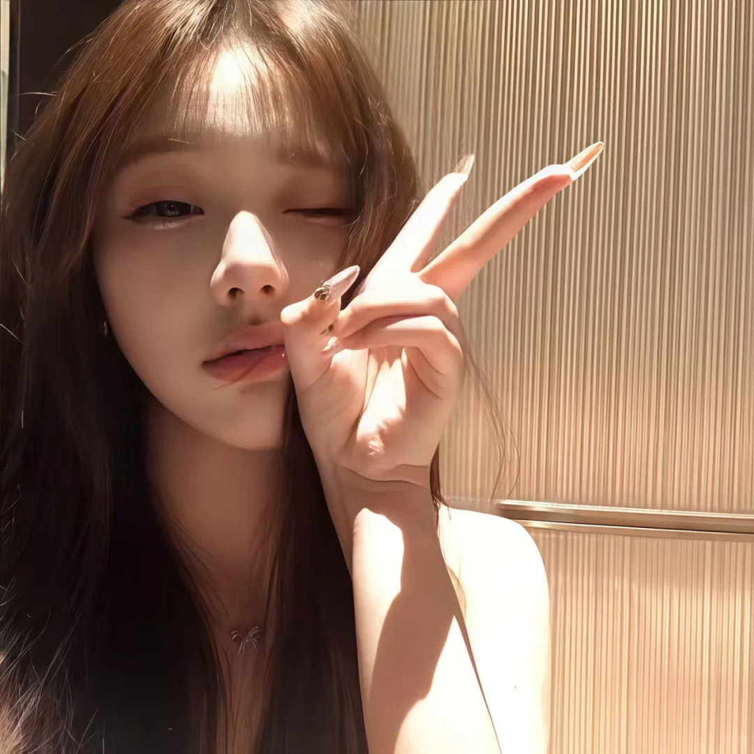 𝙒𝙚𝘾𝙝𝙖𝙩纯欲头像第六十八期｜闪耀