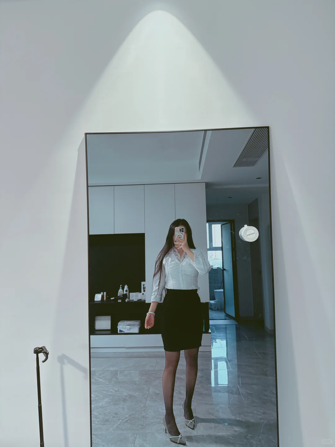 白衬衫包臀裙是真显身材