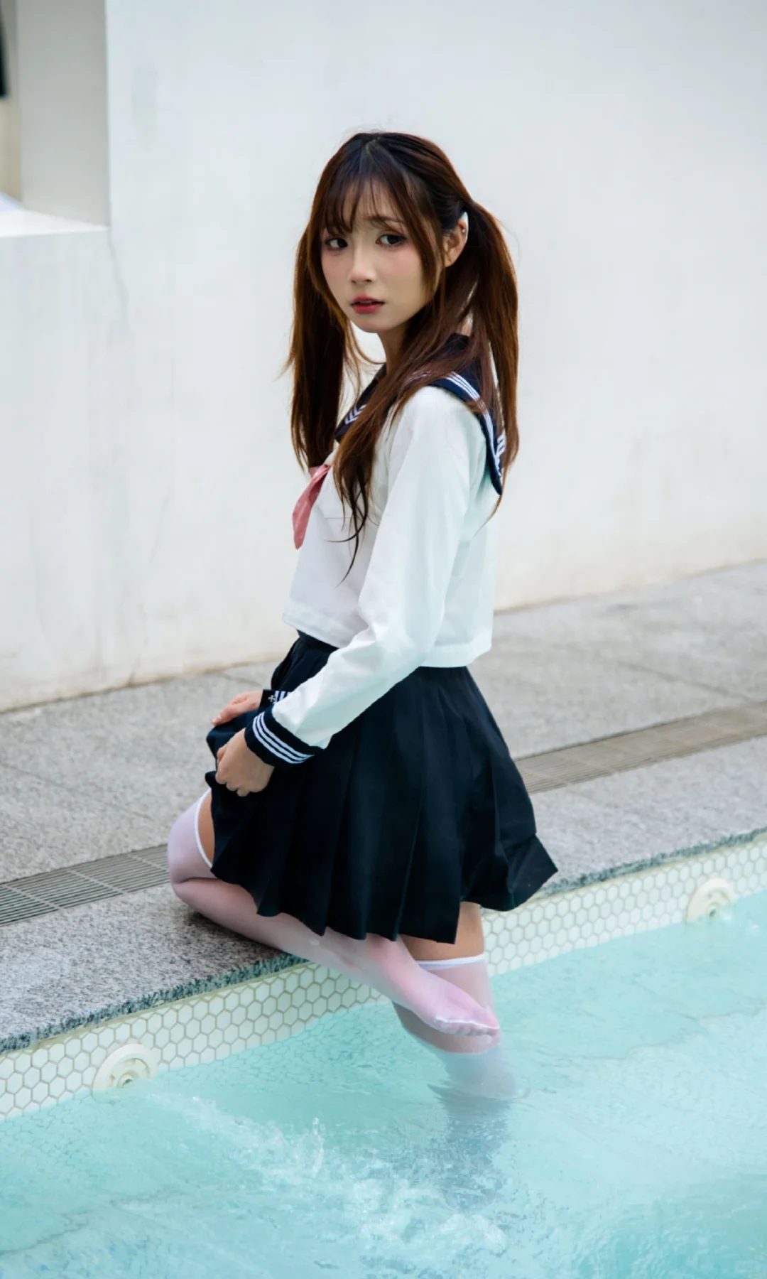 jk白丝温泉入水，美到爆！