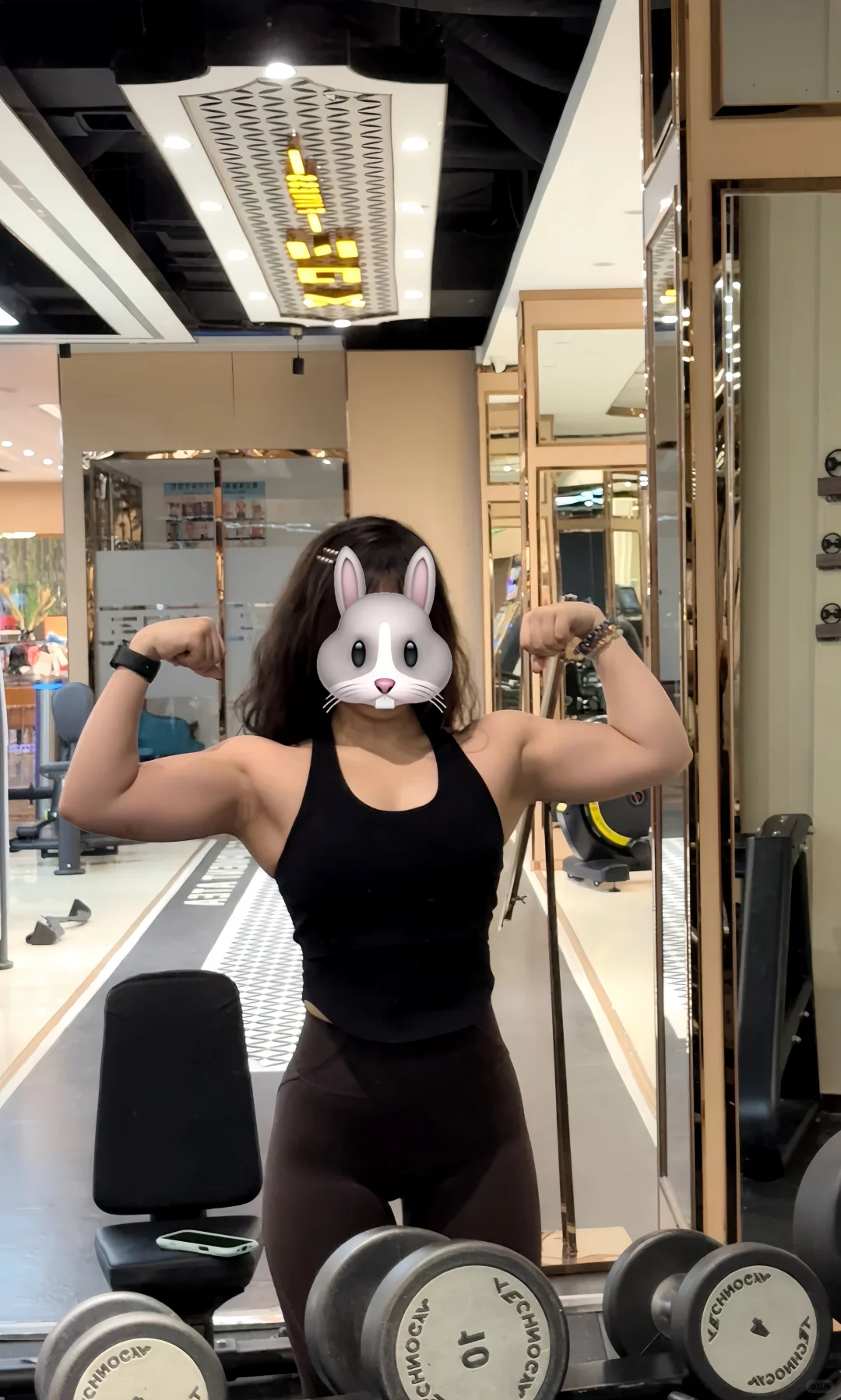 举铁手抖？装的，显柔弱