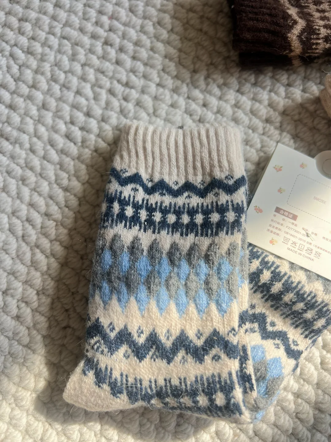 哇，真的好好看的一套袜子～