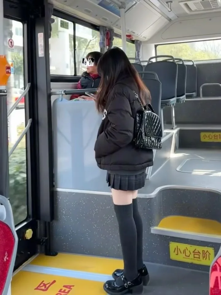 没想到过膝袜还没呢搭配光腿神器