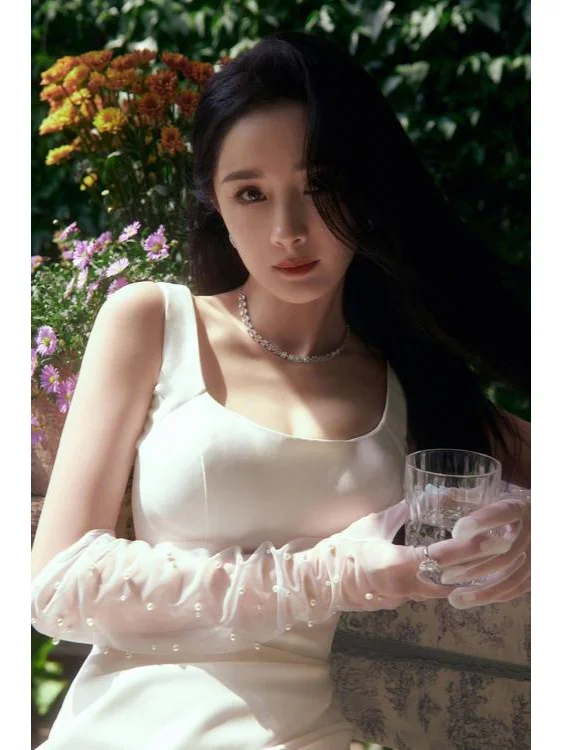 娇媚杨幂迷人微笑，风情万种，心跳加速