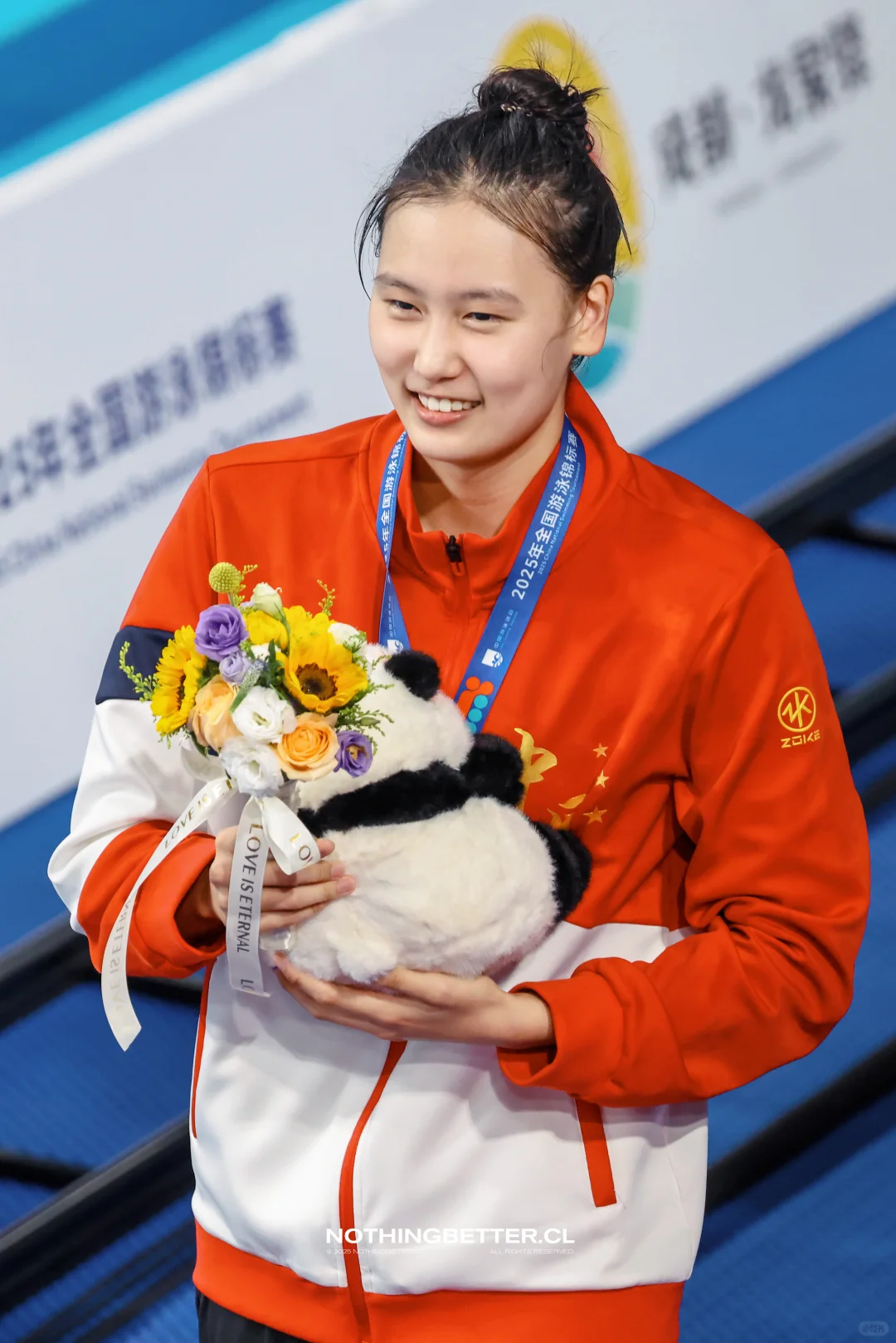 女百自接｜看 她们在笑