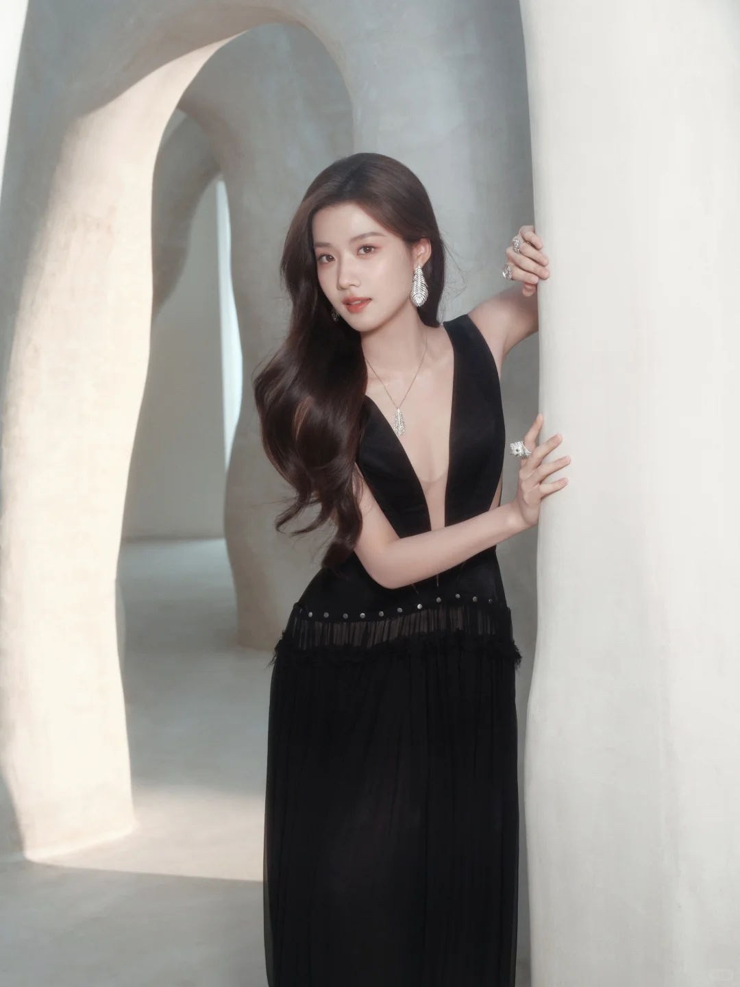 卢昱晓|深V开到腰+百万珠宝～这是要迷鼠谁