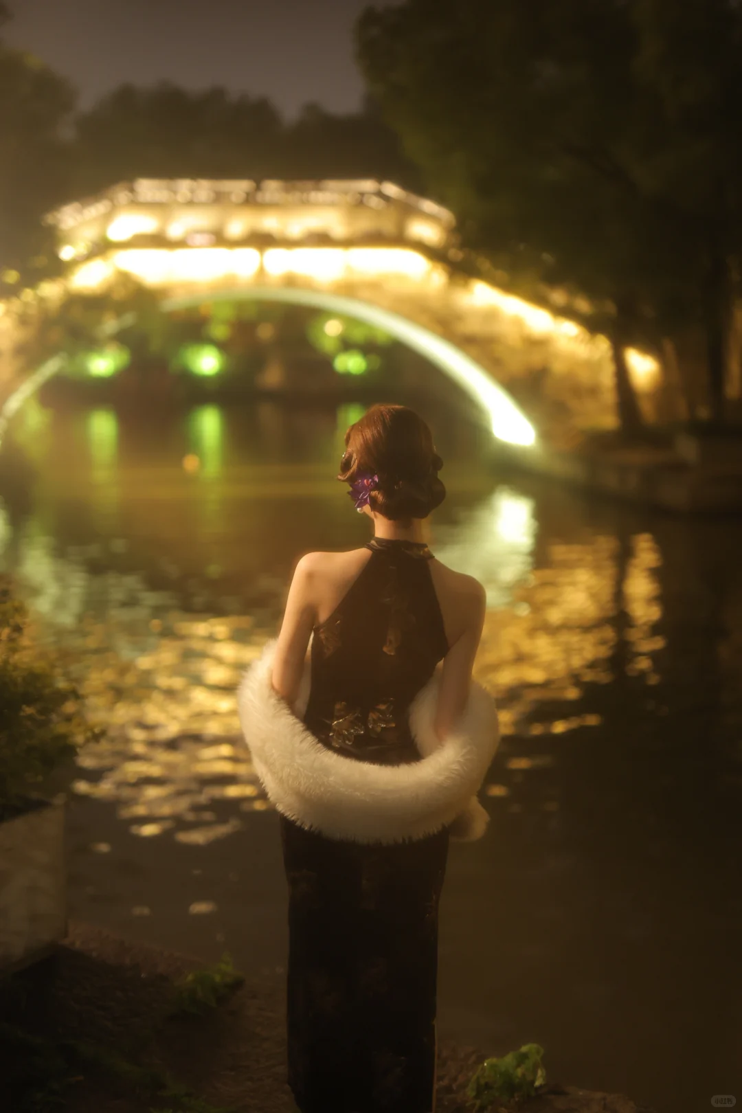 衩间摇曳的不是风月，是暗夜里盛放的牡丹