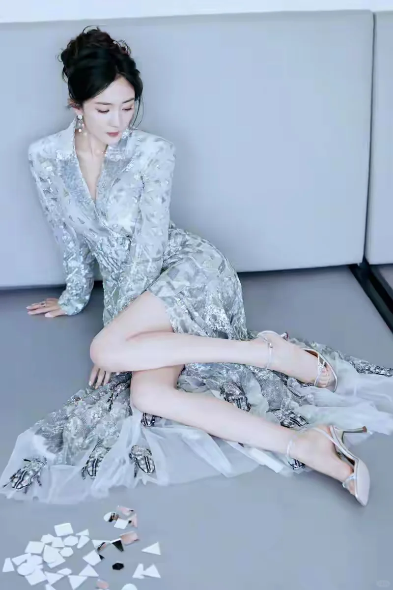 杨幂｜这大长腿身材看着都心动！！❤️❤️