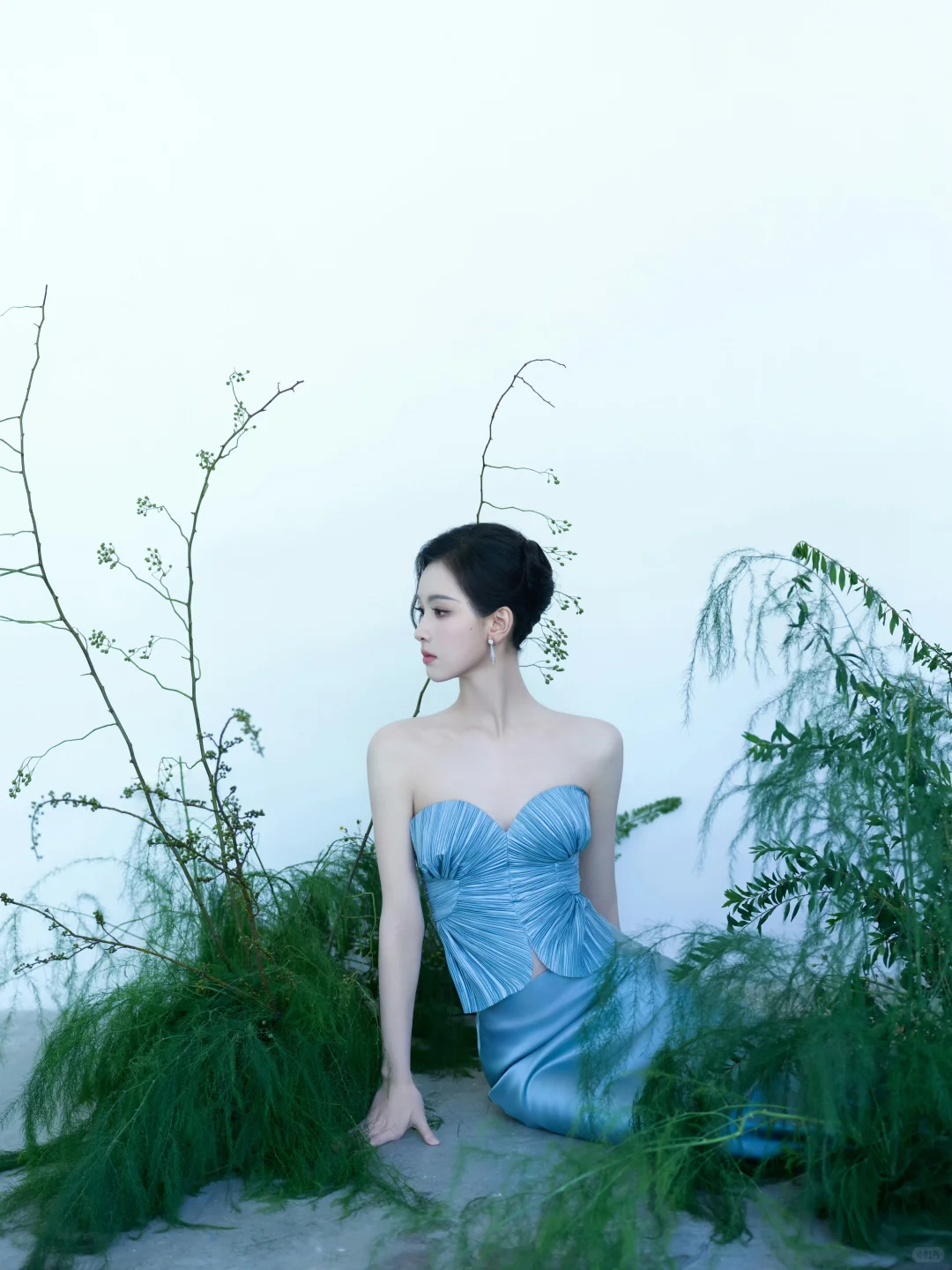 陈都灵今晚金鸡奖造型，优雅蓝调时刻～