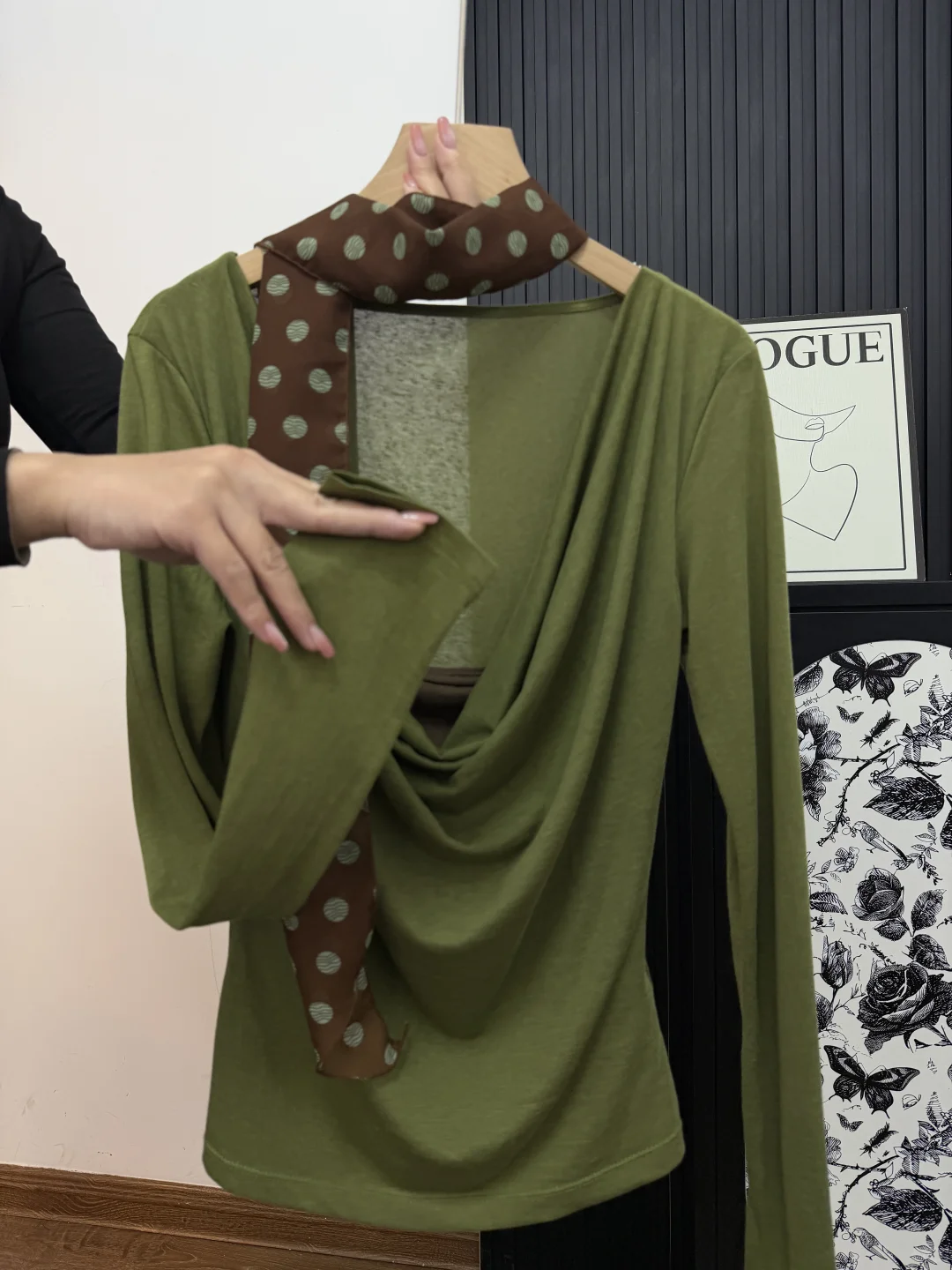 好爱随性慵懒感！搭配丝巾氛围感要溢出来了！