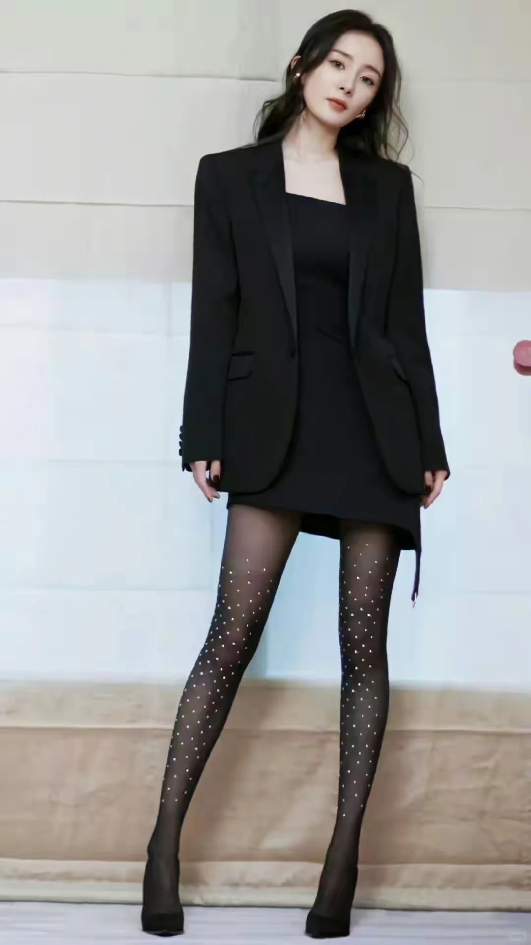 杨幂｜这大长腿身材看着都心动！！❤️❤️